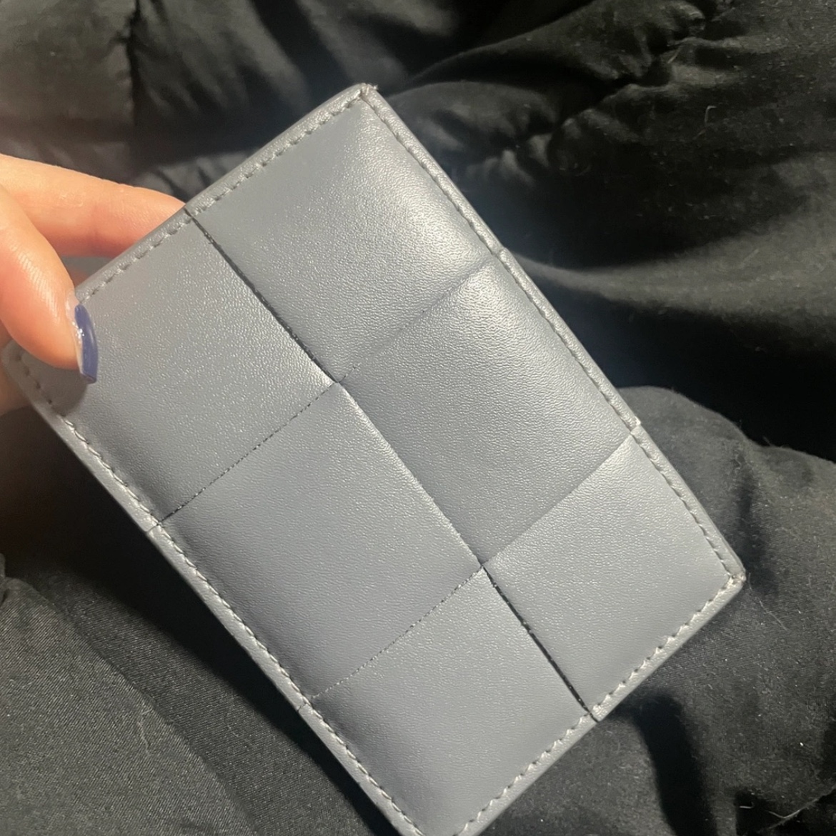 Bottega Veneta Credit Card Case Lambskin & Calfskin New Sauge 착용 스타일
