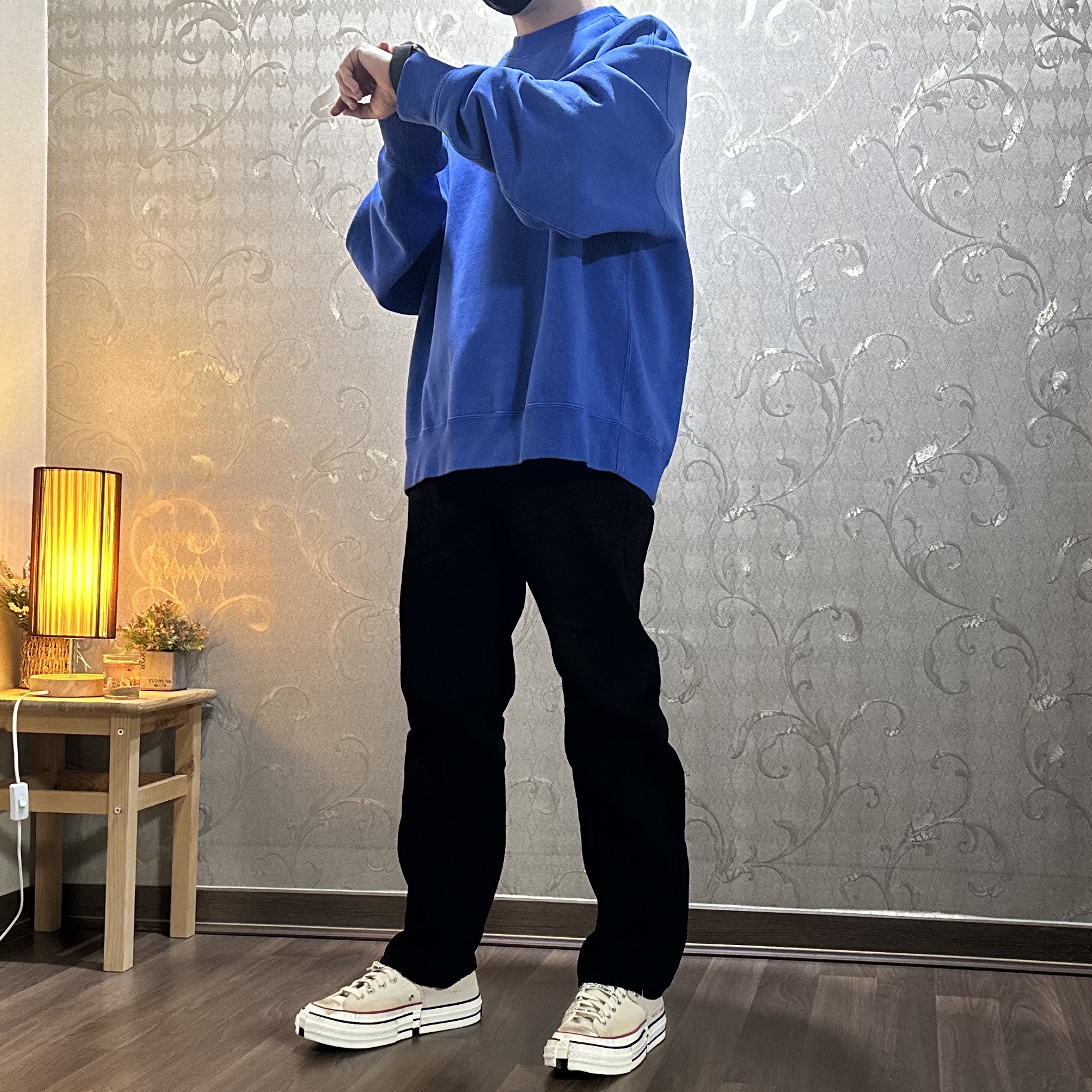 Converse x Feng Chen Wang Chuck 70 Ox 2-in-1 Brown Rice, [KREAM 단독] ADSB Andersson Bell Mardro Gradient T-Shirt Charcoal 착용 스타일 - 2
