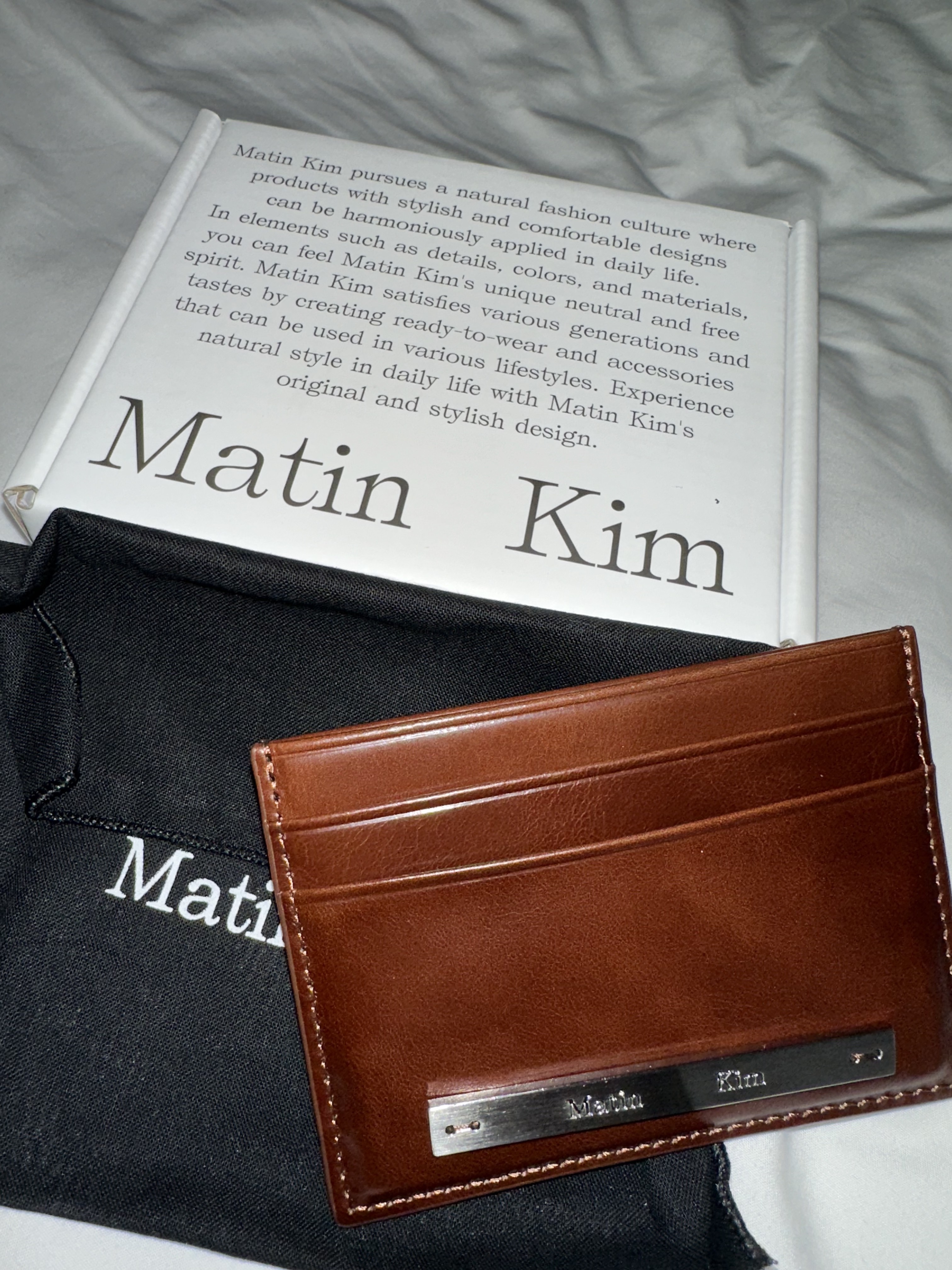 Matin Kim Vintage Card Wallet Brown 착용 스타일