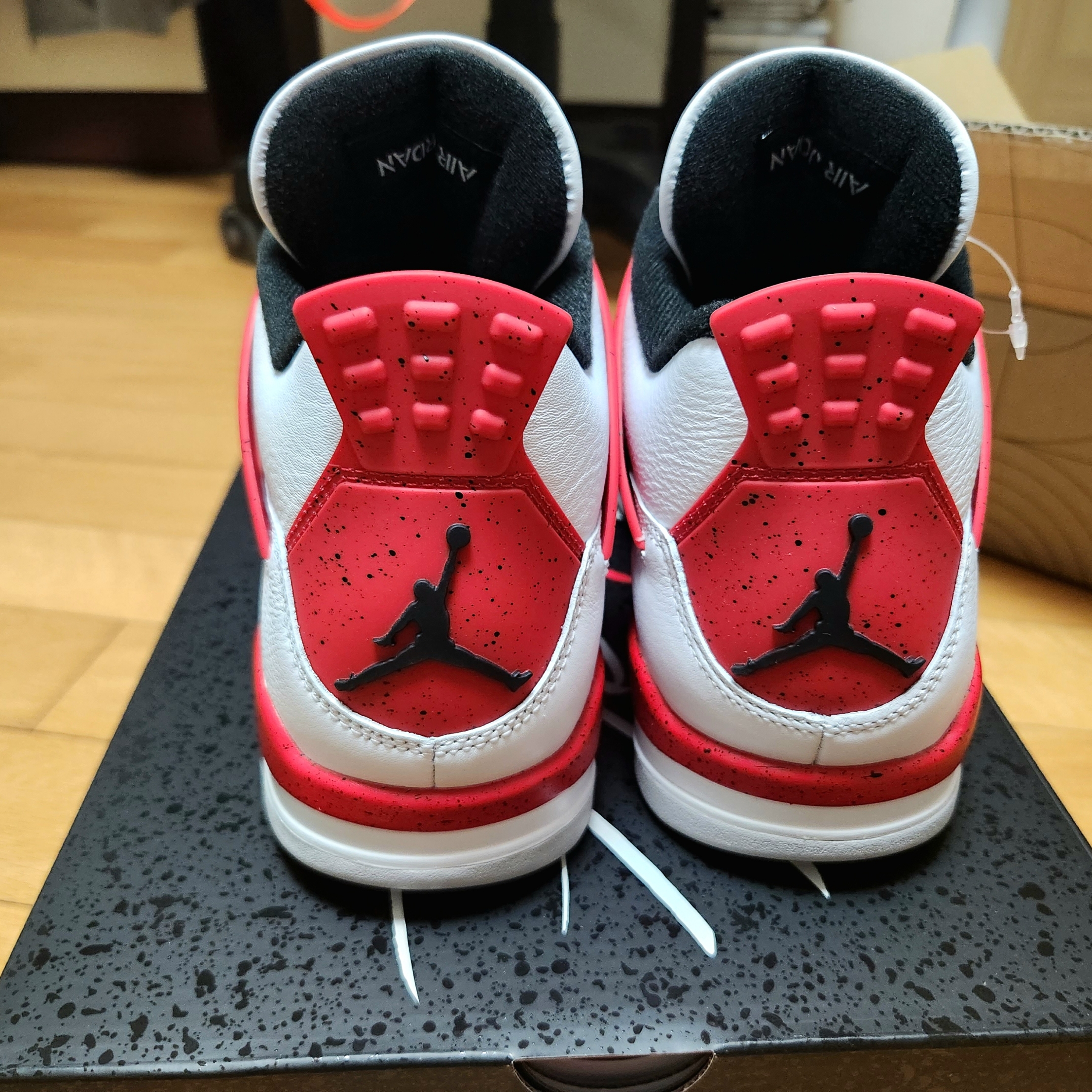 Jordan 4 Retro Red Cement 착용 스타일