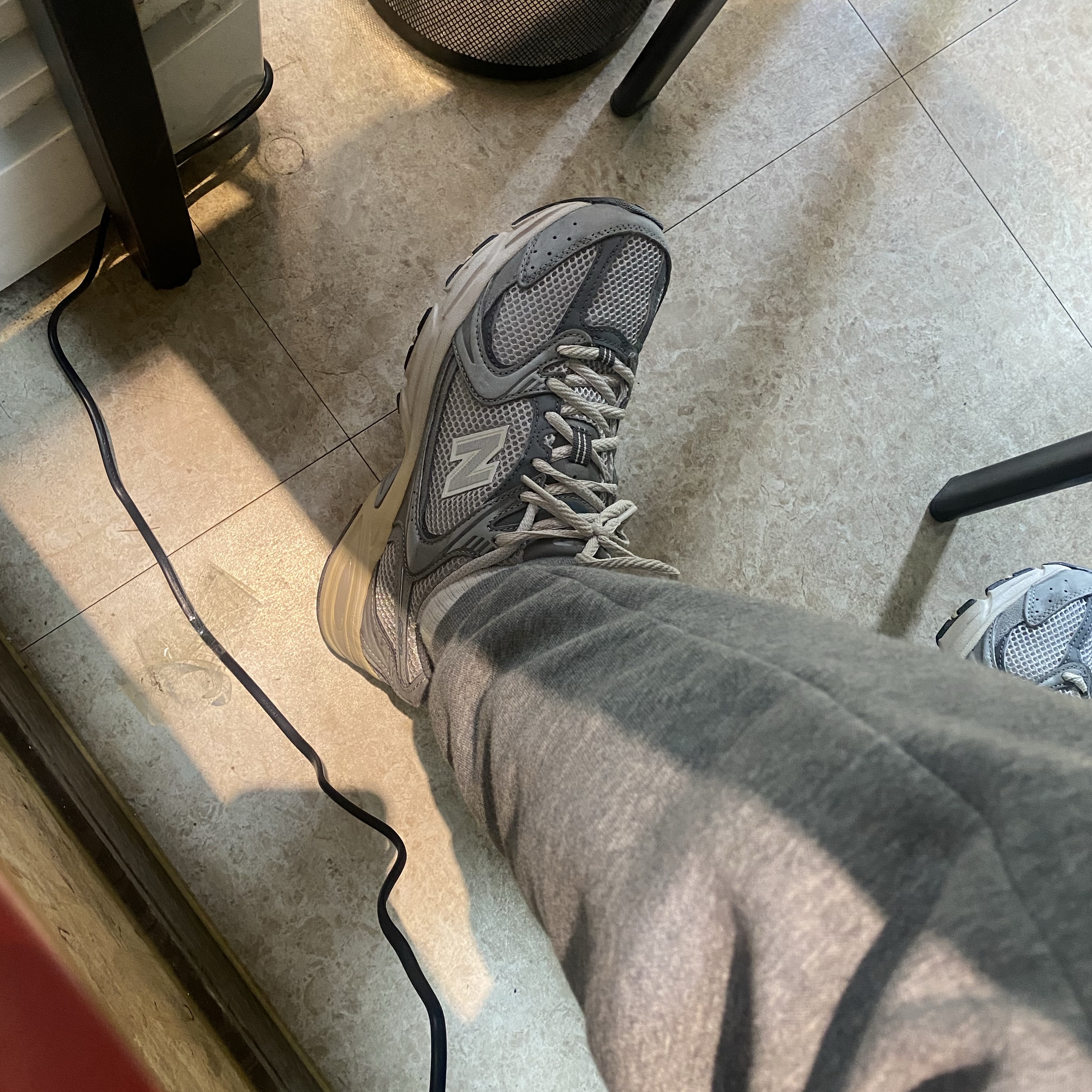 New Balance 530 Premium Vintage Grey Matter 착용 스타일
