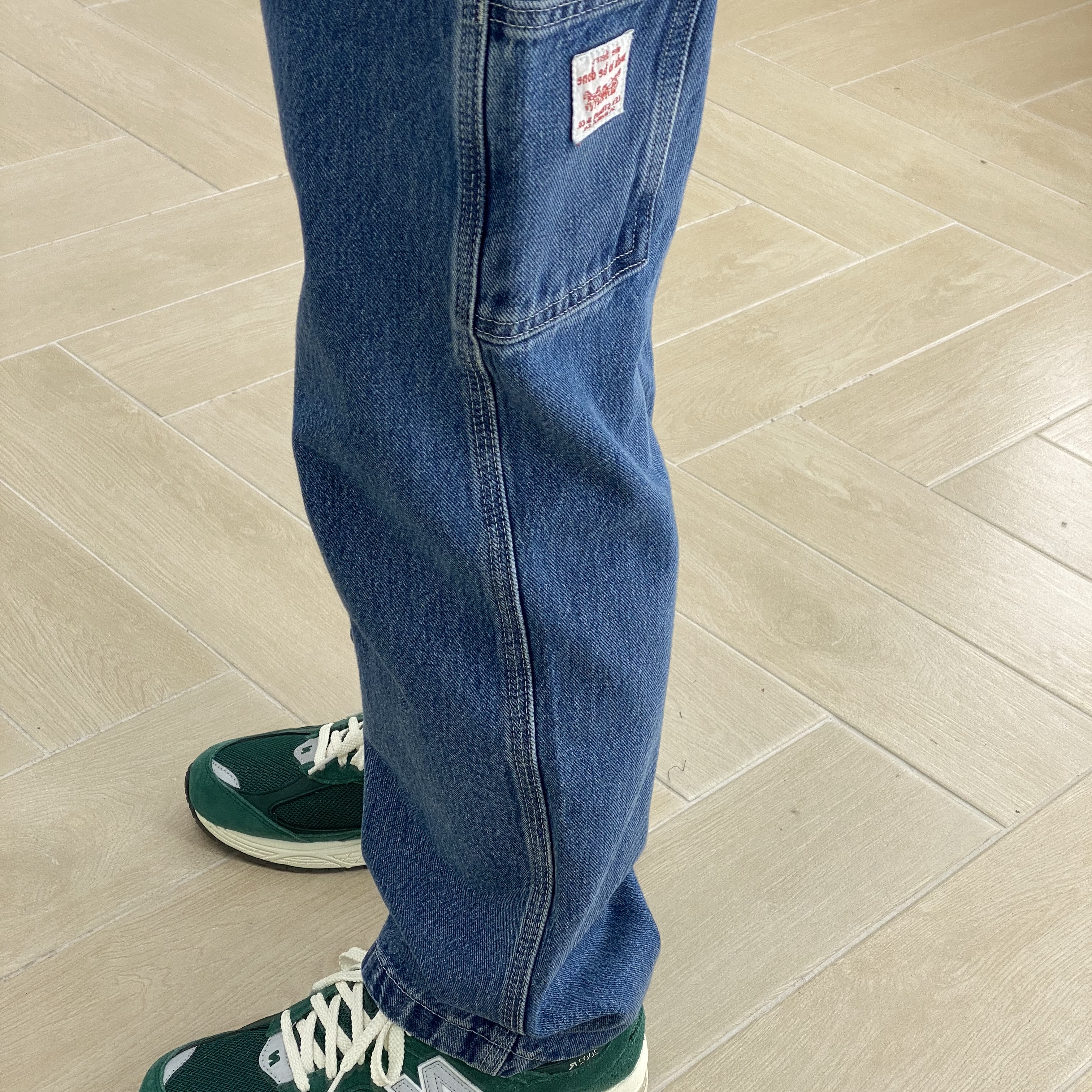 New Balance 2002R Nightwatch Green 착용 스타일 - 1