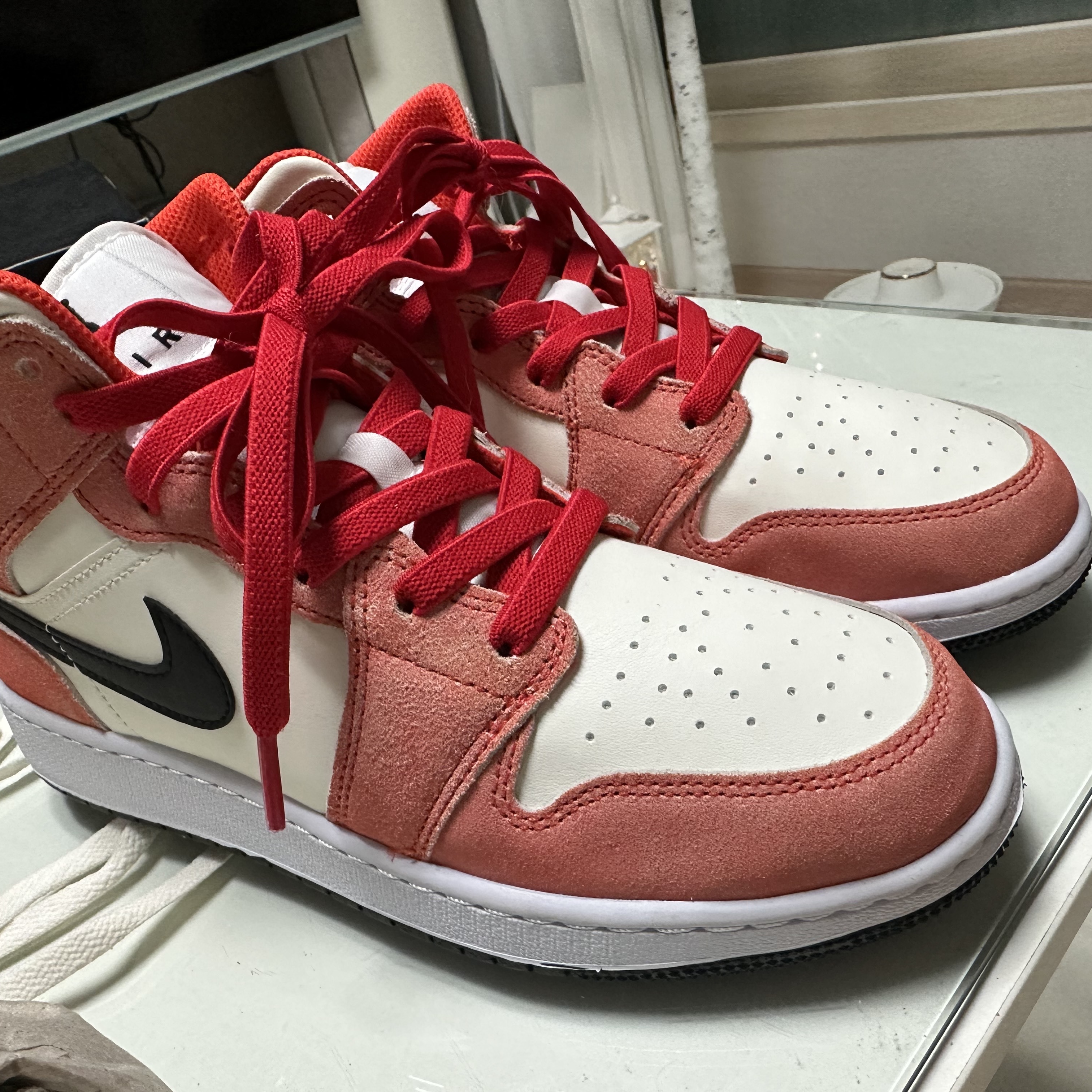(GS) Jordan 1 Mid SE Team Orange Black 착용 스타일