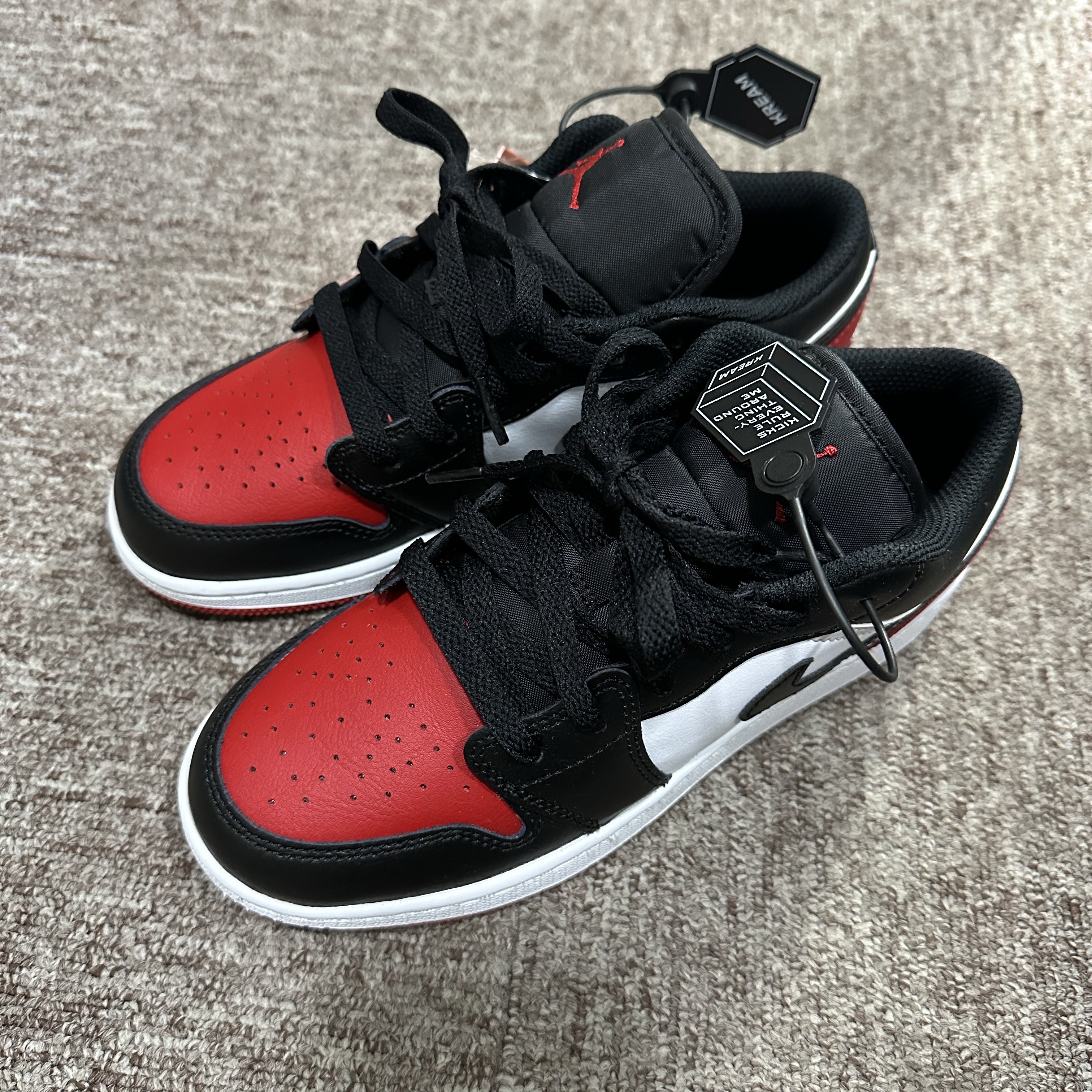 (GS) Jordan 1 Low White Varsity Red 착용 스타일