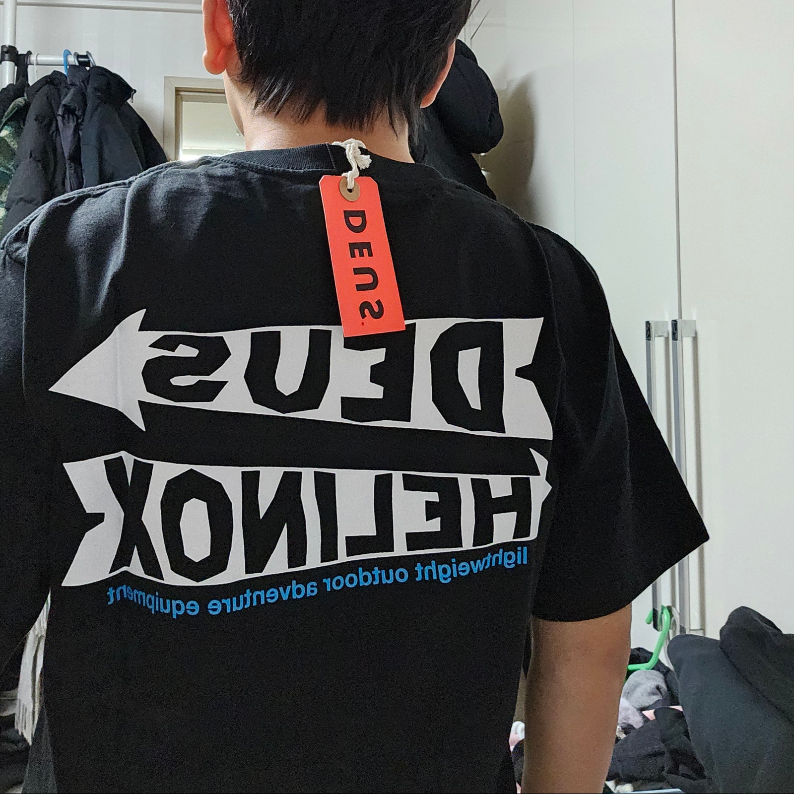 Helinox x Deus Ex Machina T-Shirt Black 착용 스타일