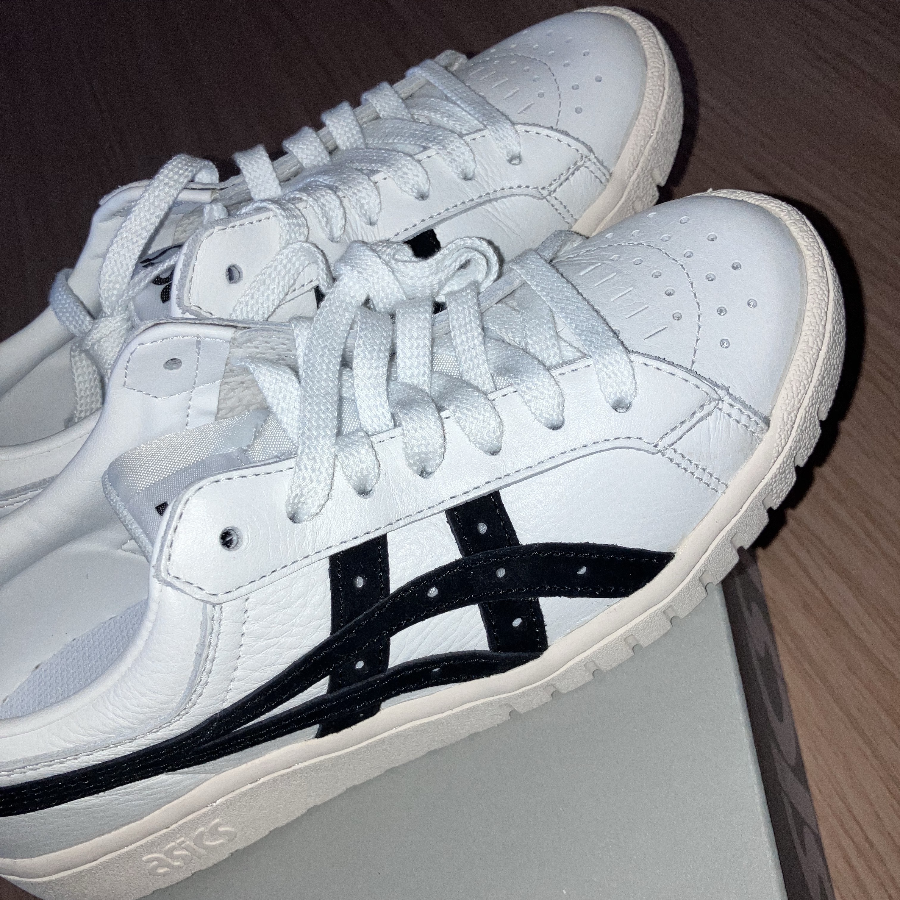 Asics Tiger Gel-PTG White Black 착용 스타일