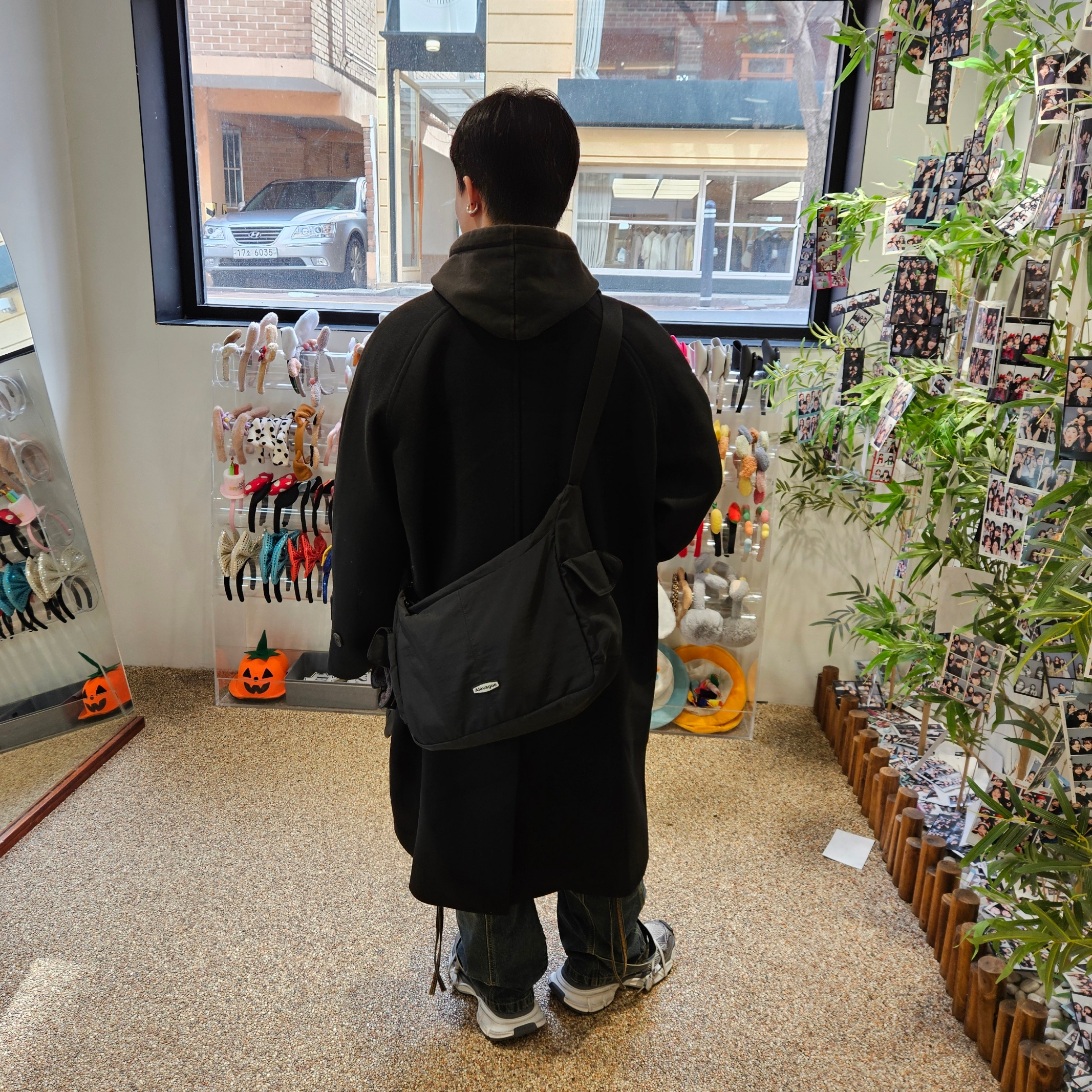 Undermycar Legion.02 Balmacaan Oversized Wool Coat Black 착용 스타일