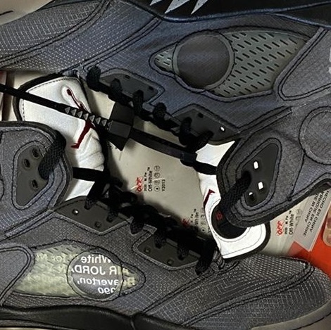 Jordan 5 x Off-White Retro SP Black Muslin 착용 스타일