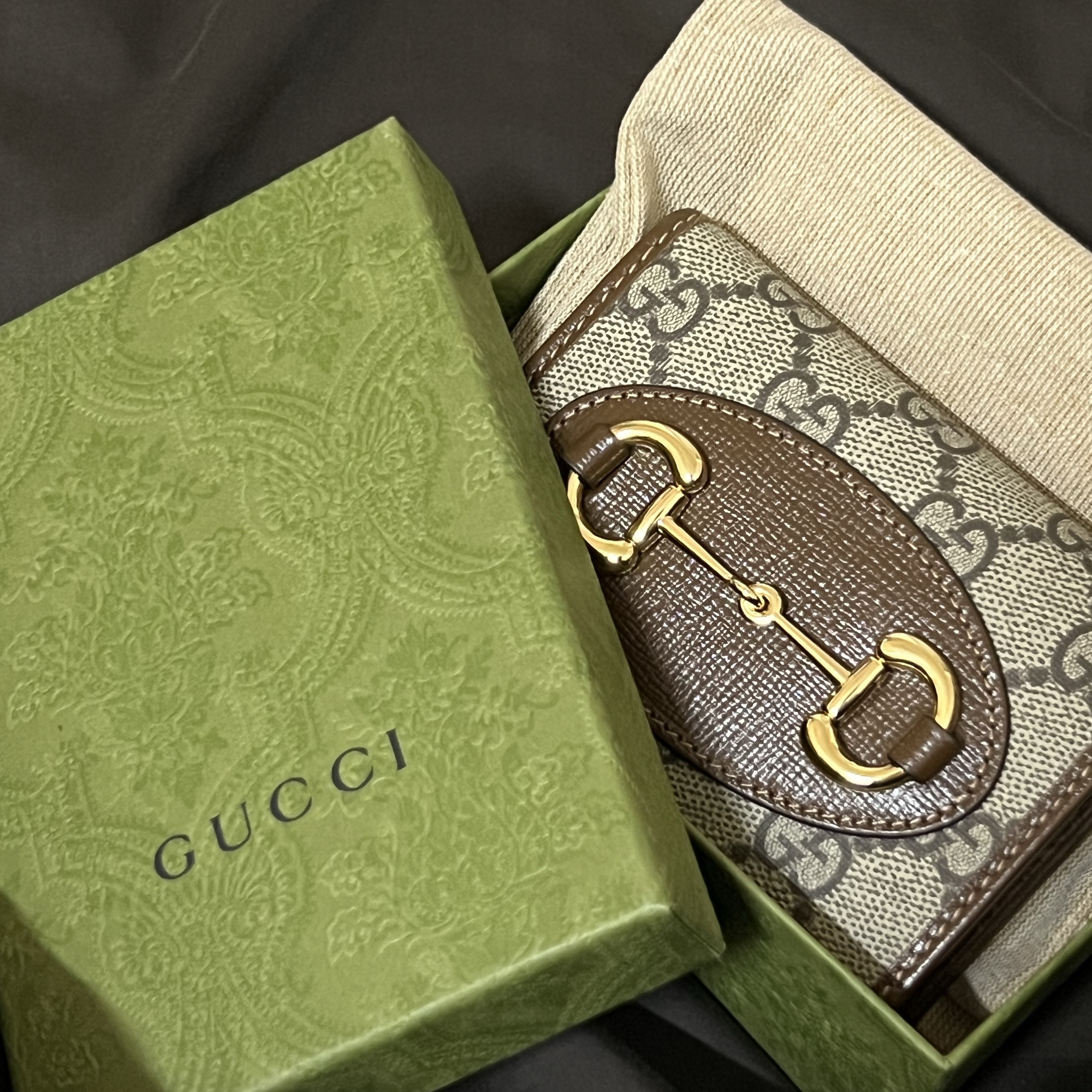 Gucci Horsebit 1955 Card Case Wallet Brown 착용 스타일