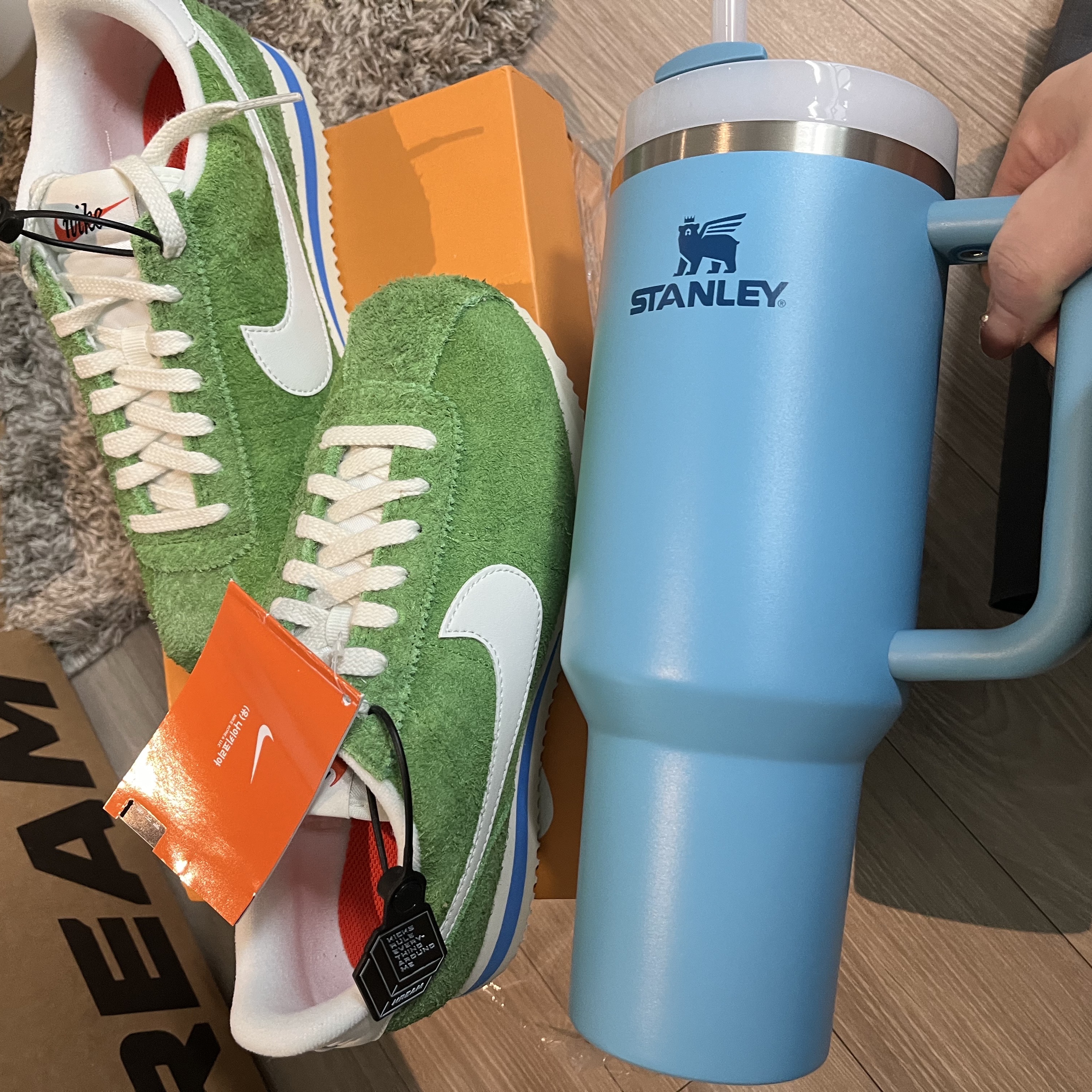 (W) Nike Cortez Vintage Chlorophyll Suede 착용 스타일