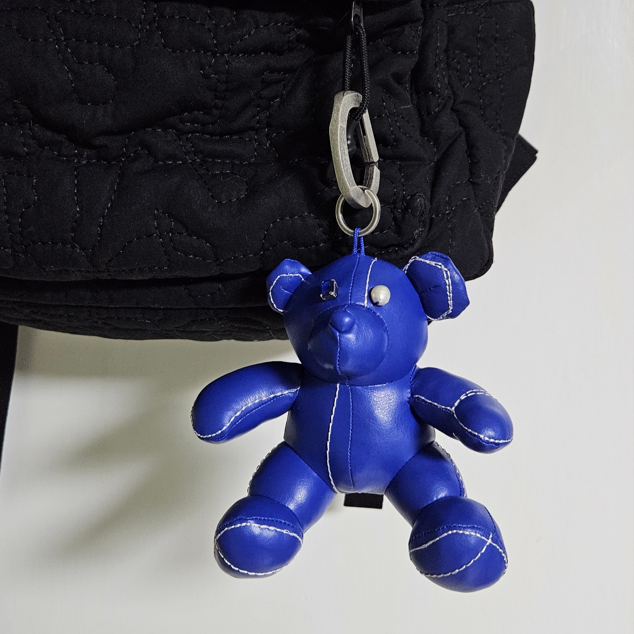 Ader Error Addy Bear Keyring Z-Blue 착용 스타일
