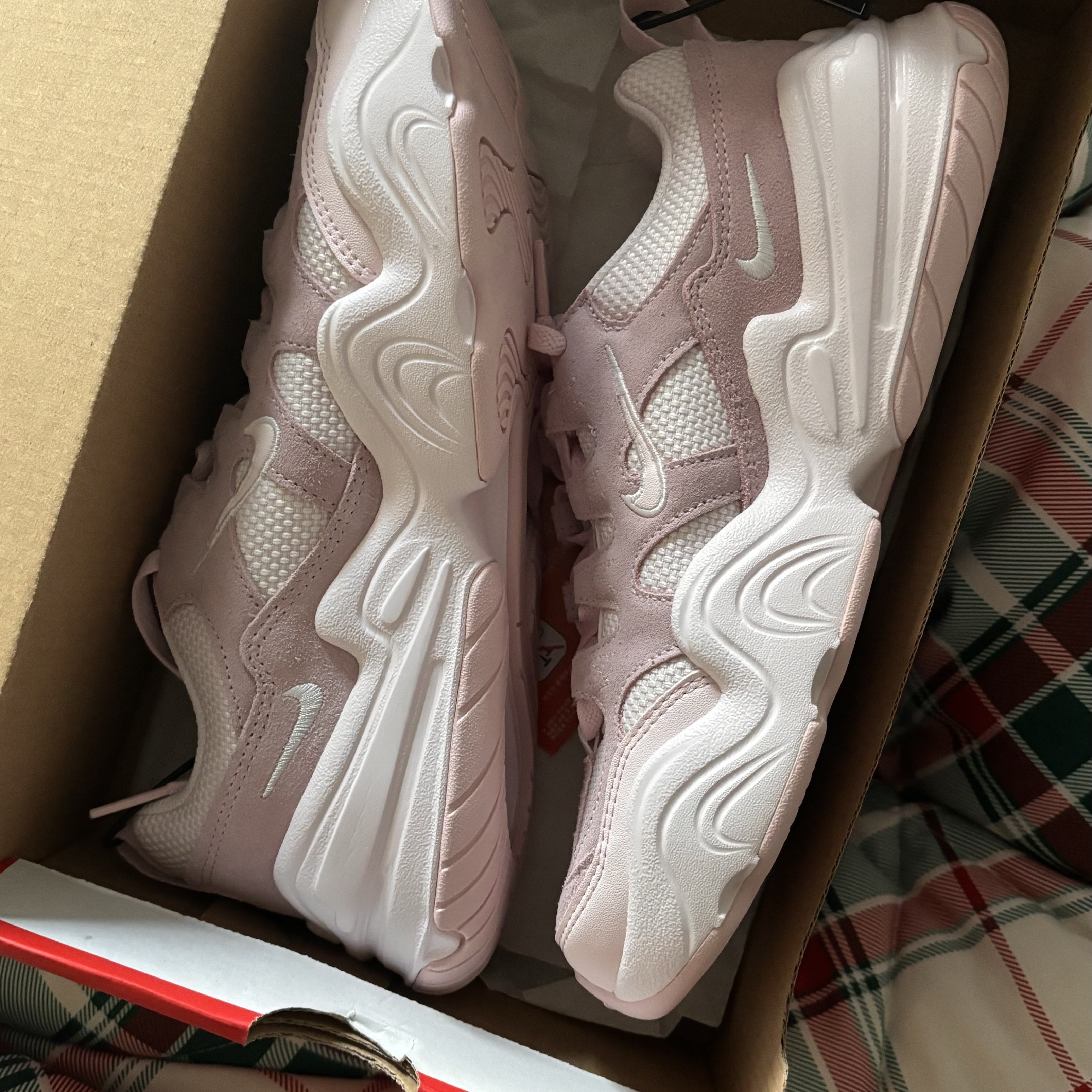 (W) Nike Tech Hera Pearl Pink 착용 스타일 - 1
