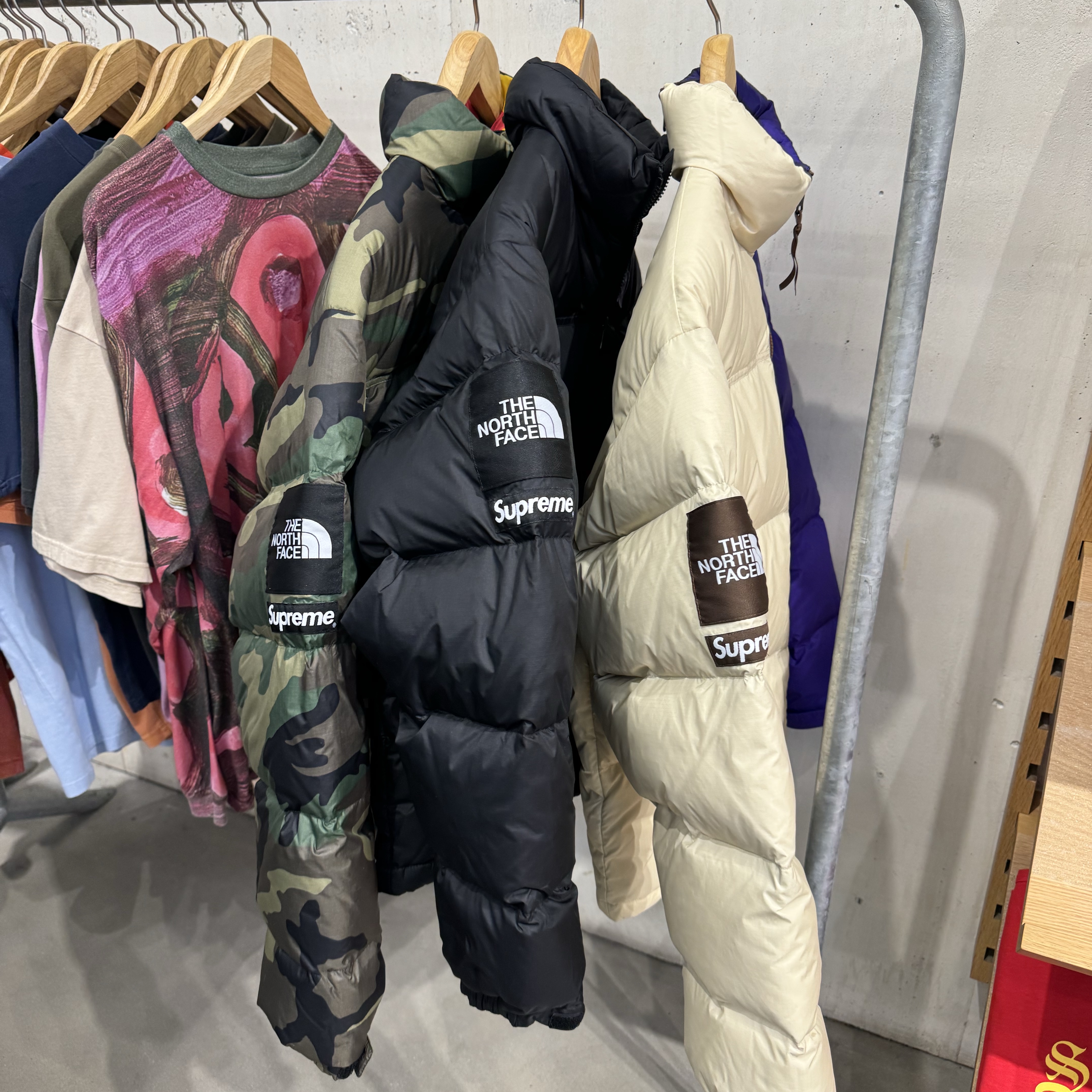 Supreme x The North Face Split Nuptse Jacket Tan - 24SS, Supreme x The North Face Split Nuptse Jacket Camo - 24SS 착용 스타일 - 2
