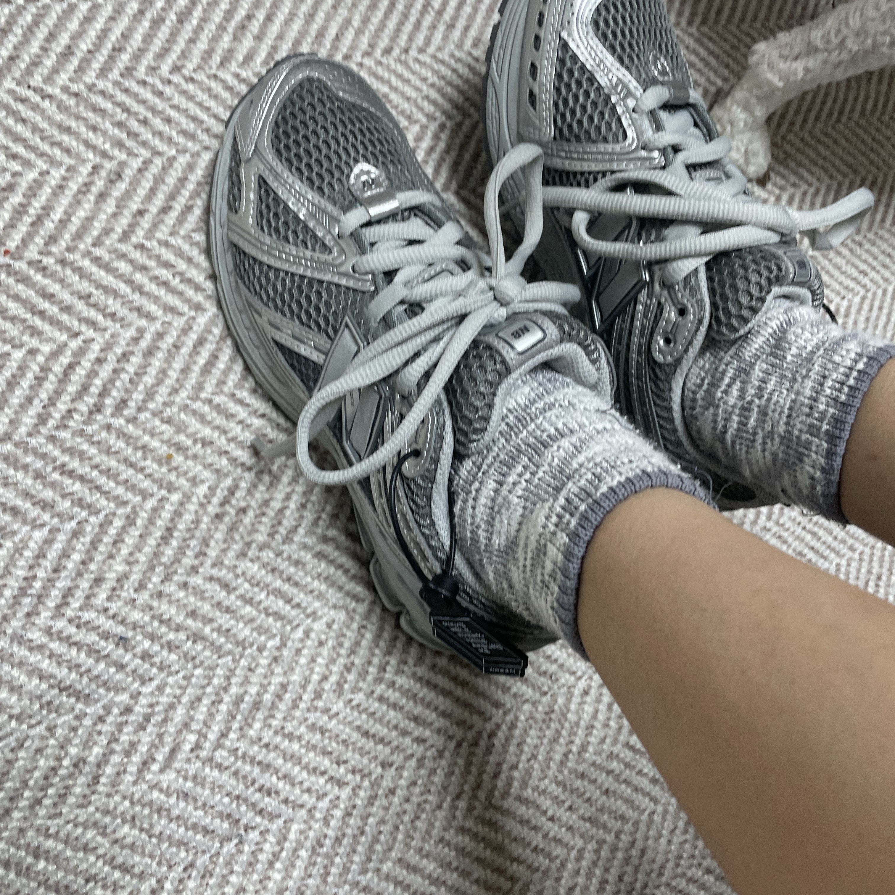 New Balance 1906R Harbor Grey Silver Metalic 착용 스타일