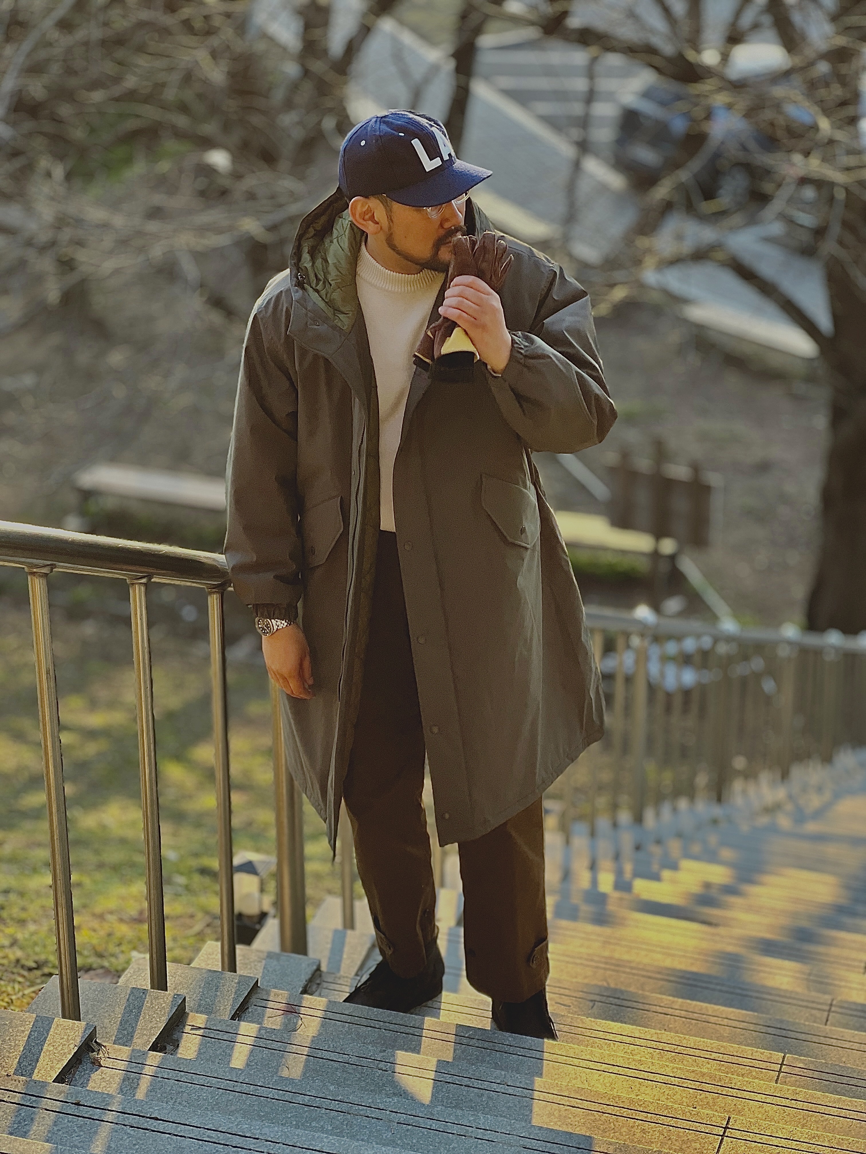 Uniqlo x Engineered Garments Pufftech Hooded Coat Dark Green, Clarks x Beams Wallabee Boots GTX Navy Suede 착용 스타일 - 2