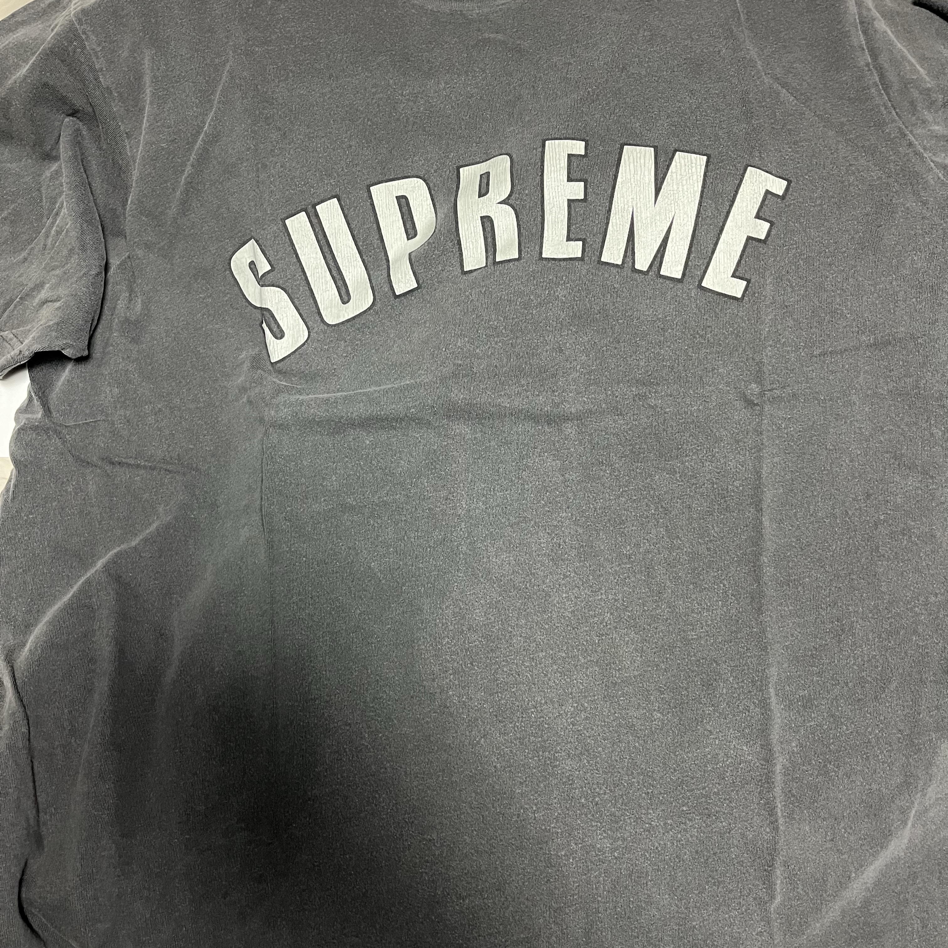 Supreme Cracked Arc S/S Top Black - 24SS 착용 스타일