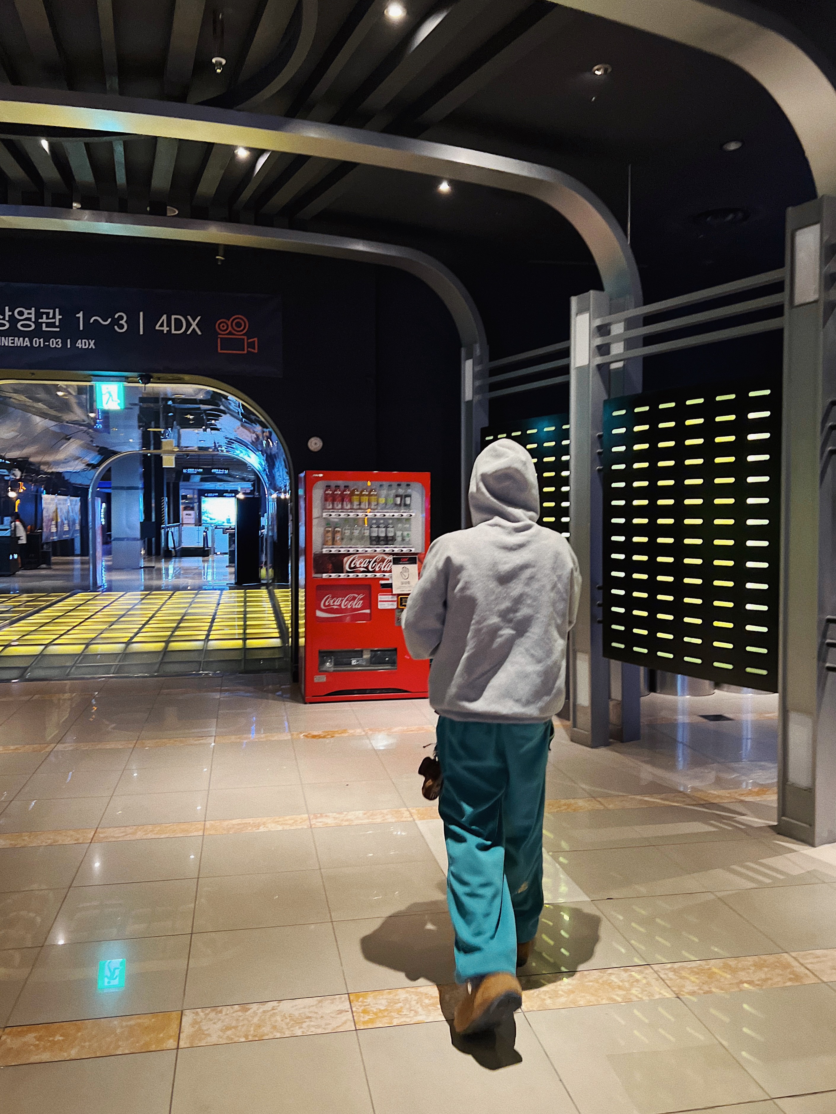 Supreme Inside Out Box Logo Hooded Sweatshirt Heather Grey - 23SS, Supreme New Era Varsity Beanie Red - 23FW 착용 스타일 - 5