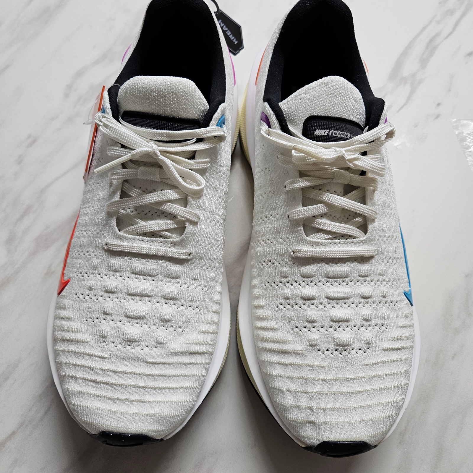Nike Infinity Run 4 SE White Fuchsia Dream 착용 스타일