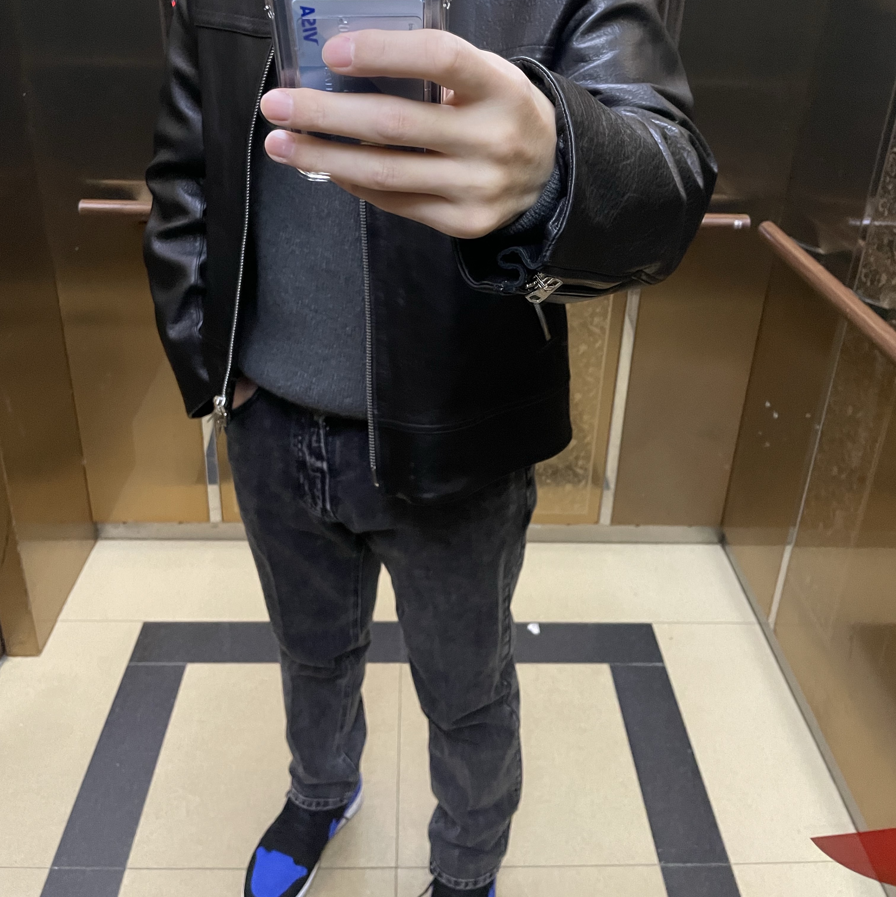 Jordan 1 Retro High OG Royal Reimagined 착용 스타일 - 1