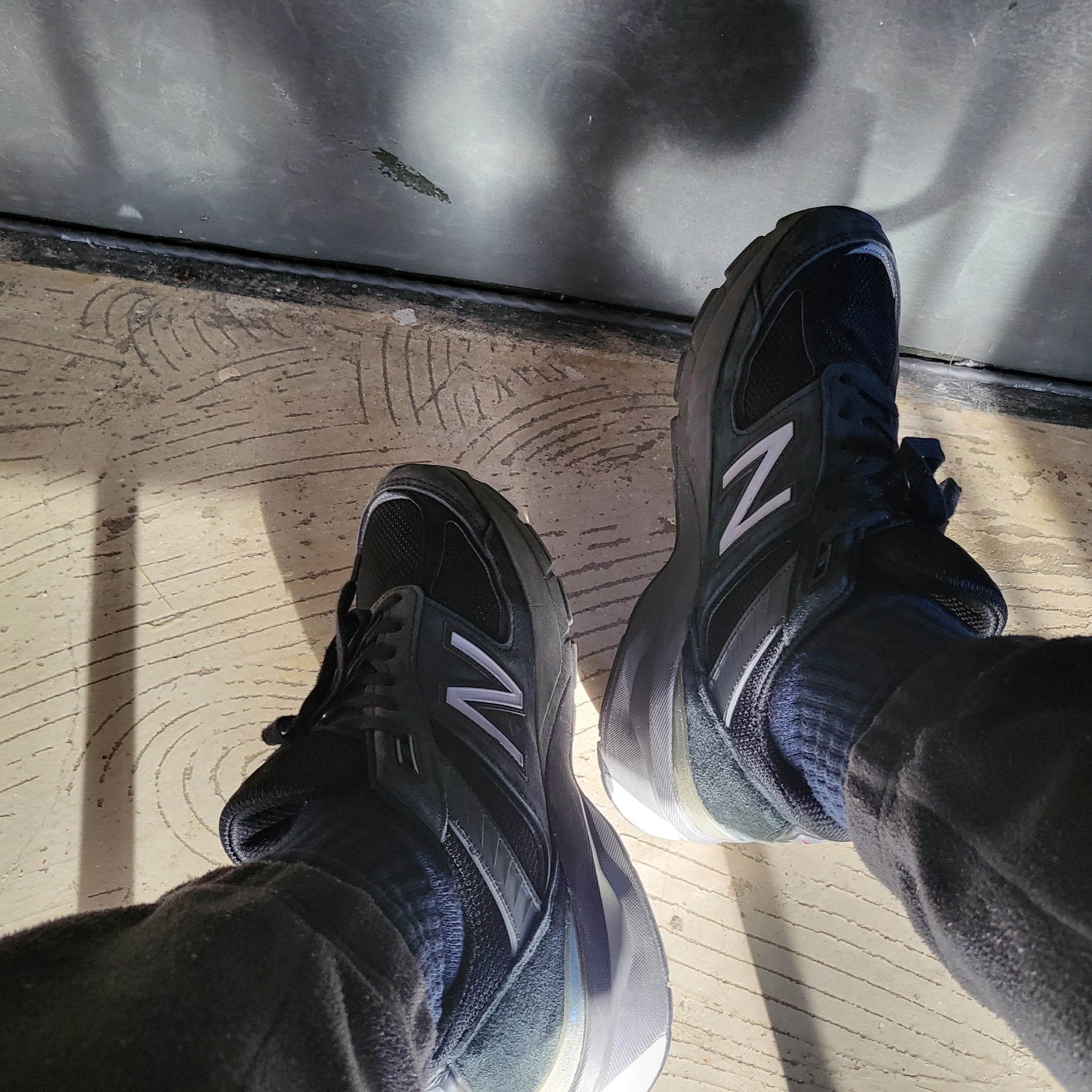 New Balance 990v5 Made in USA Black - D Standard 착용 스타일