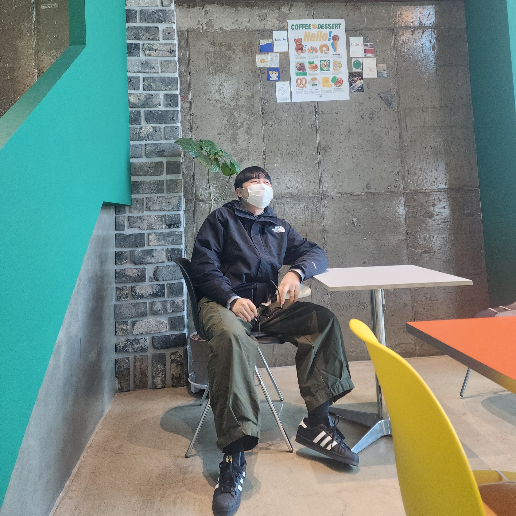 The North Face Hi Mountain Jacket Black, Adidas Superstar Core Black White 착용 스타일 - 6