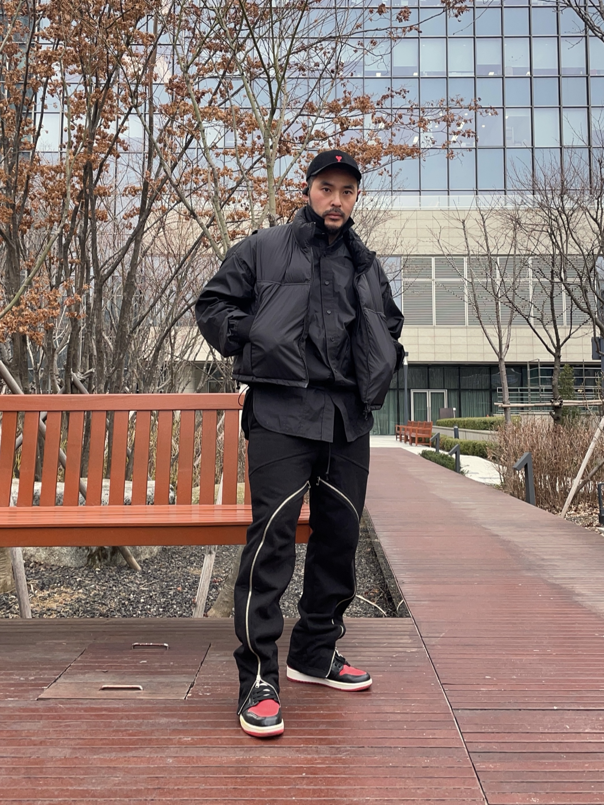 Jordan 1 Retro High OG Heritage, [KREAM 단독] ADSB Andersson Bell Raptor Layered Cargo Pants Indigo Green 착용 스타일 - 1