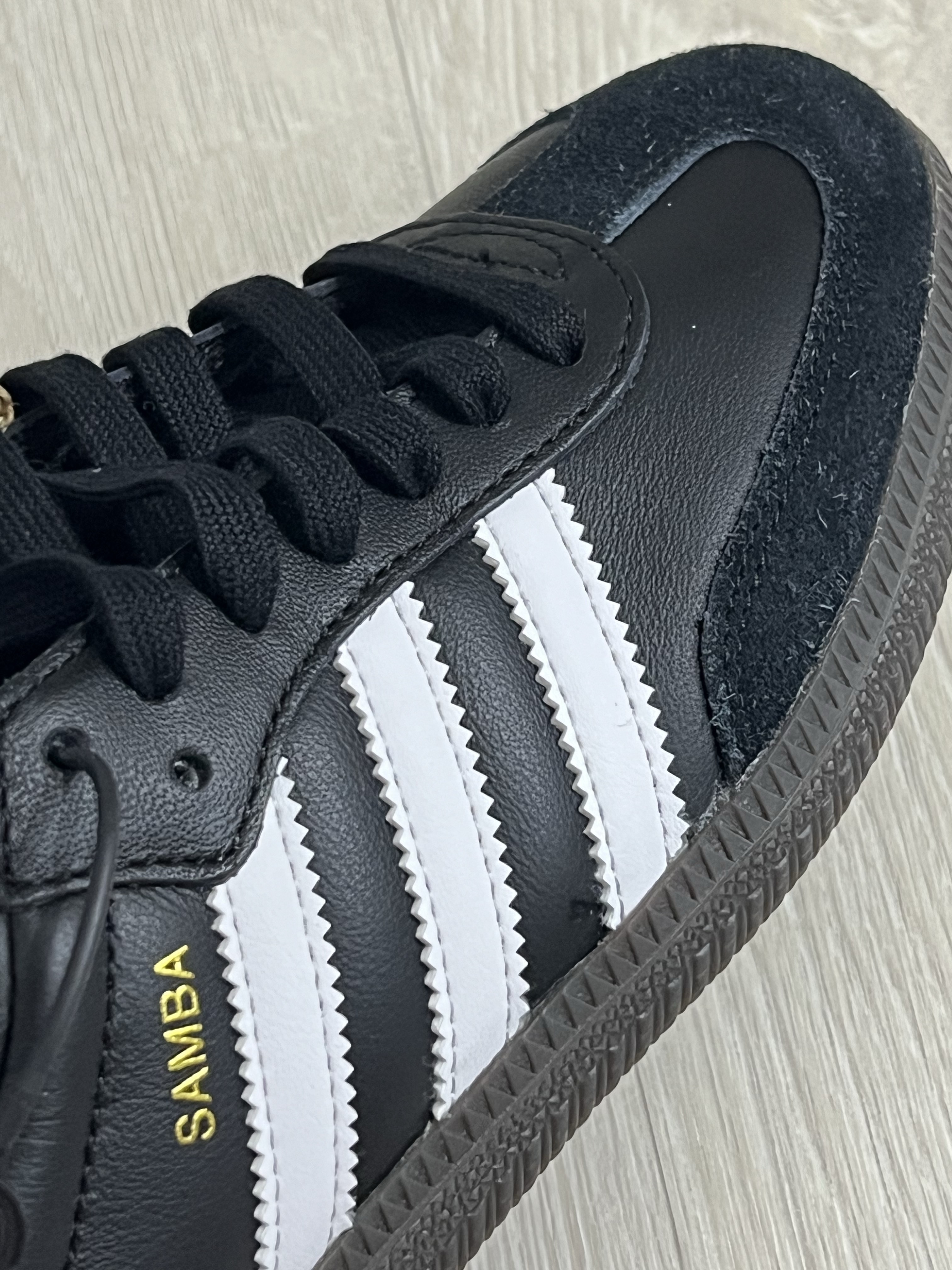 Adidas Samba OG Black White Gum 착용 스타일 - 2