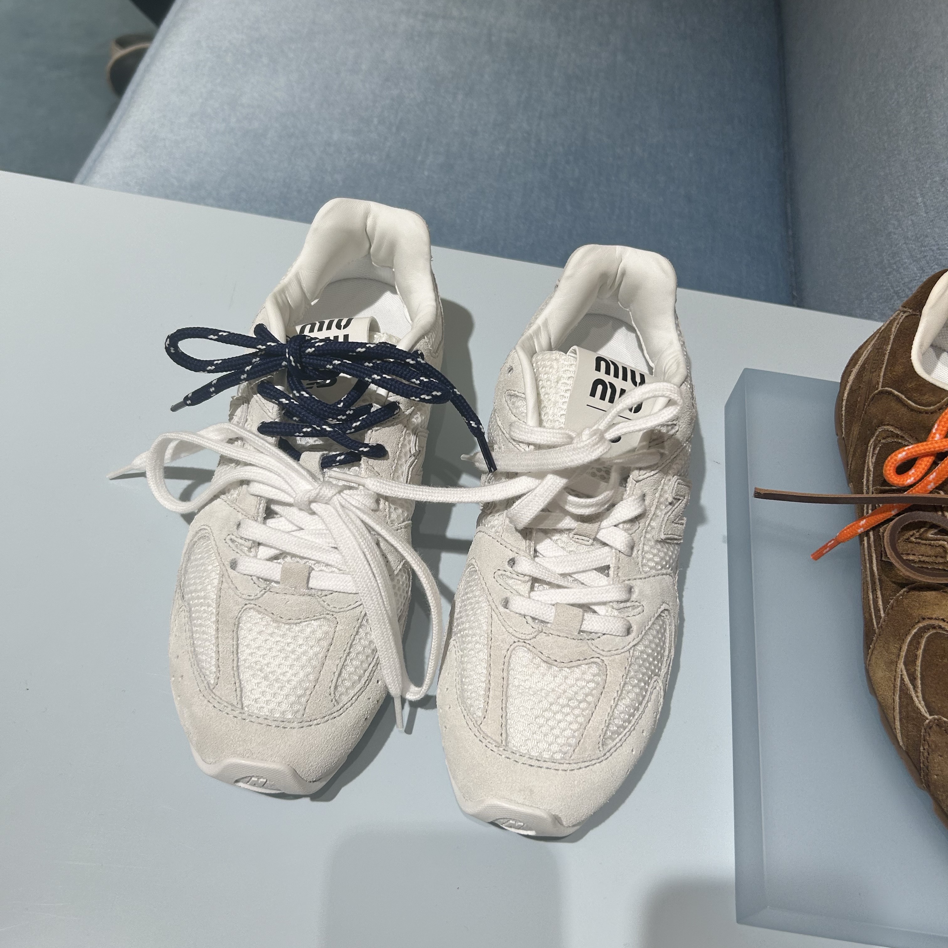 (W) New Balance x Miu Miu 530 Suede Mesh Sneakers White 착용 스타일
