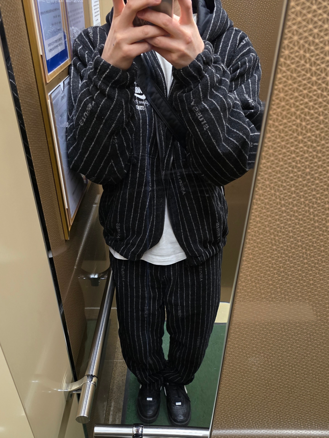 Nike x Stussy NRG Striped Wool Jacket Black (DR4023-010), Nike x Stussy NRG Striped Wool Pants Black (DR4021-010) 착용 스타일