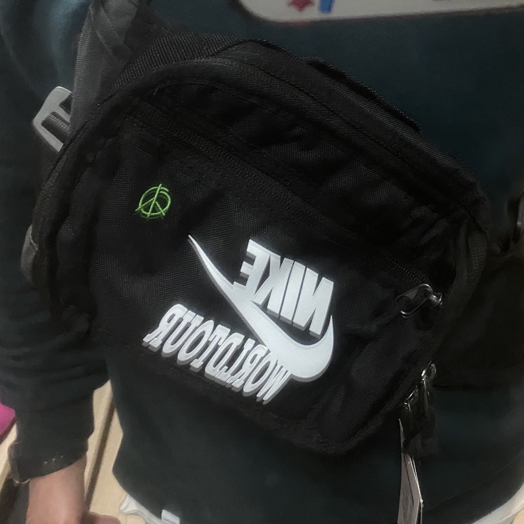 Nike NSW RPM World Tour Small Items Bag Black 착용 스타일