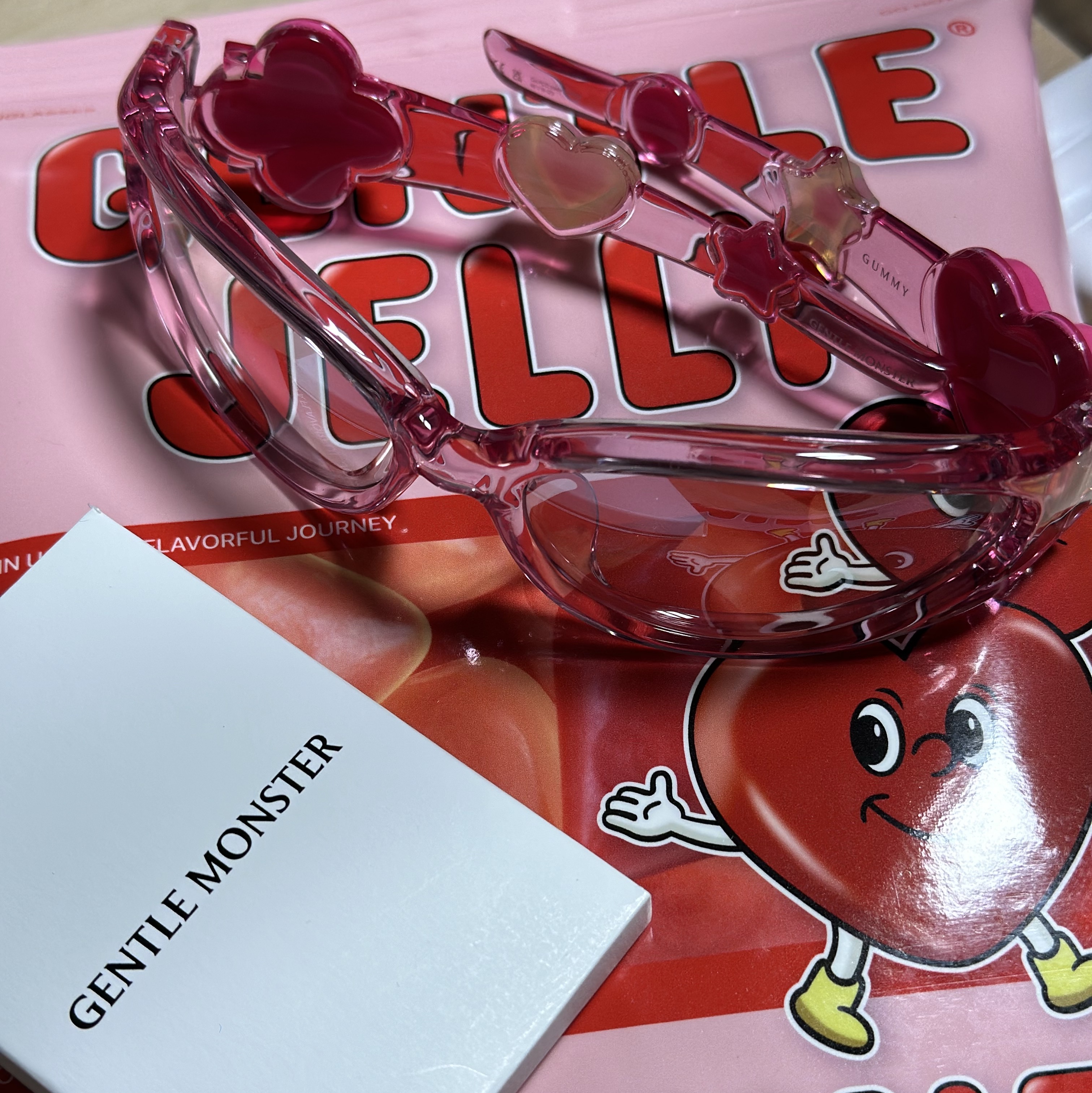 Gentle Monster Gummy PC12 Translucent Pink 착용 스타일