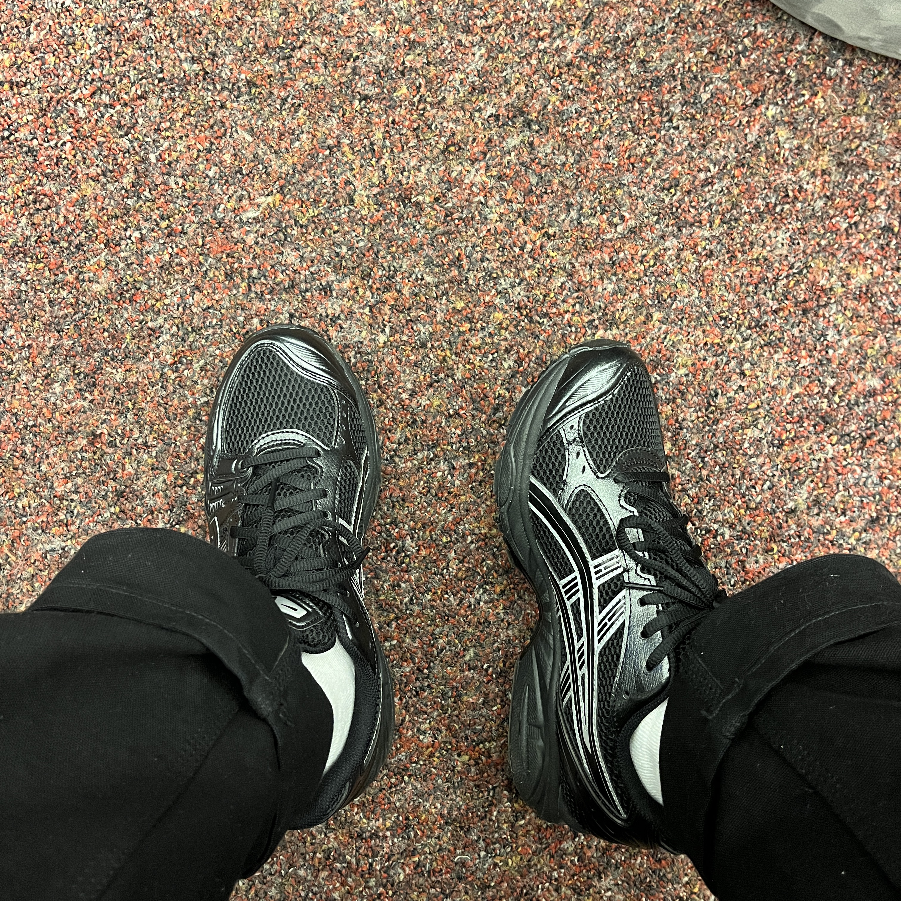 Asics Gel-Kayano 14 Black Pure Silver 착용 스타일