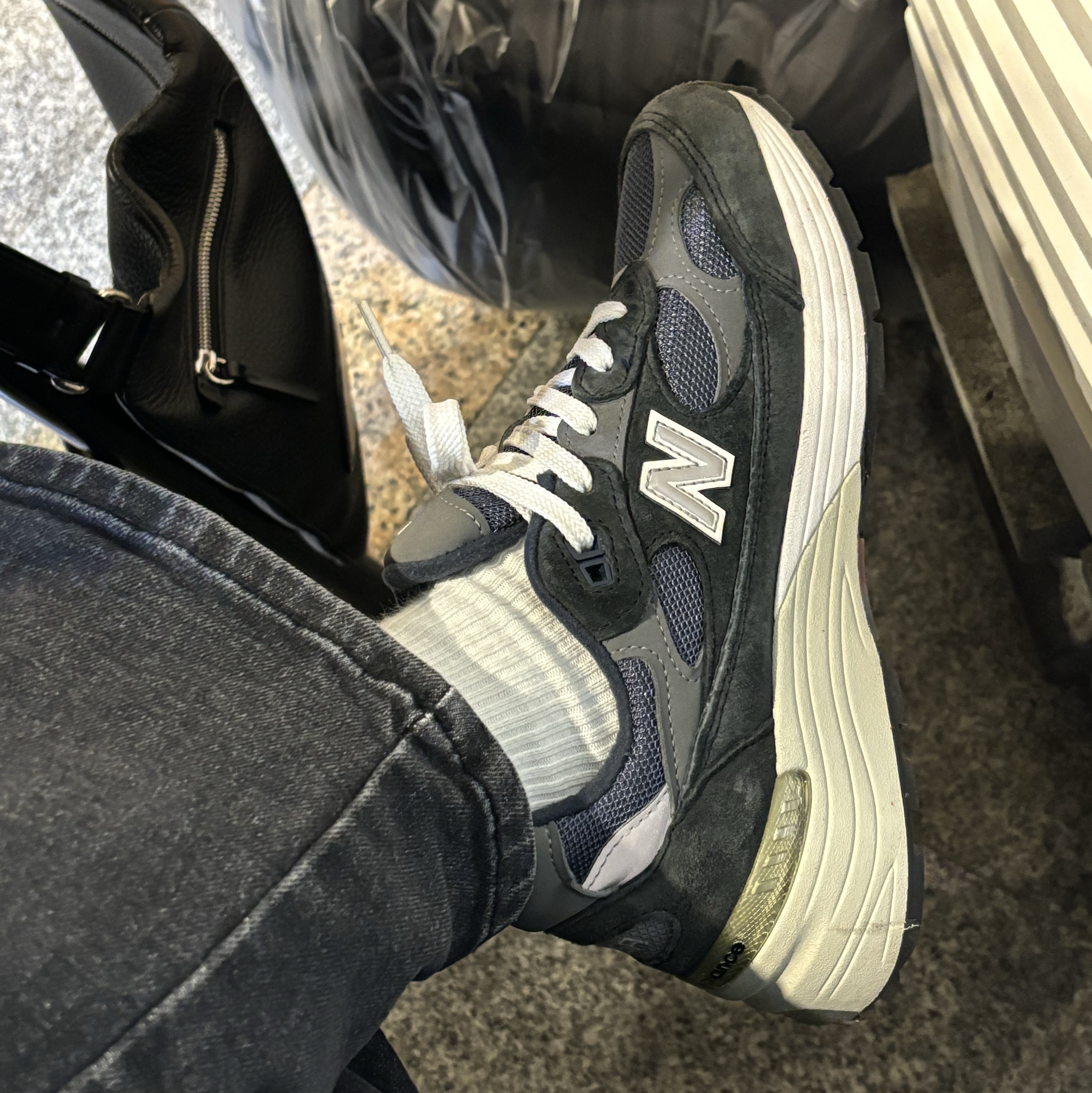 New Balance 992 Made in USA Navy 착용 스타일 - 2