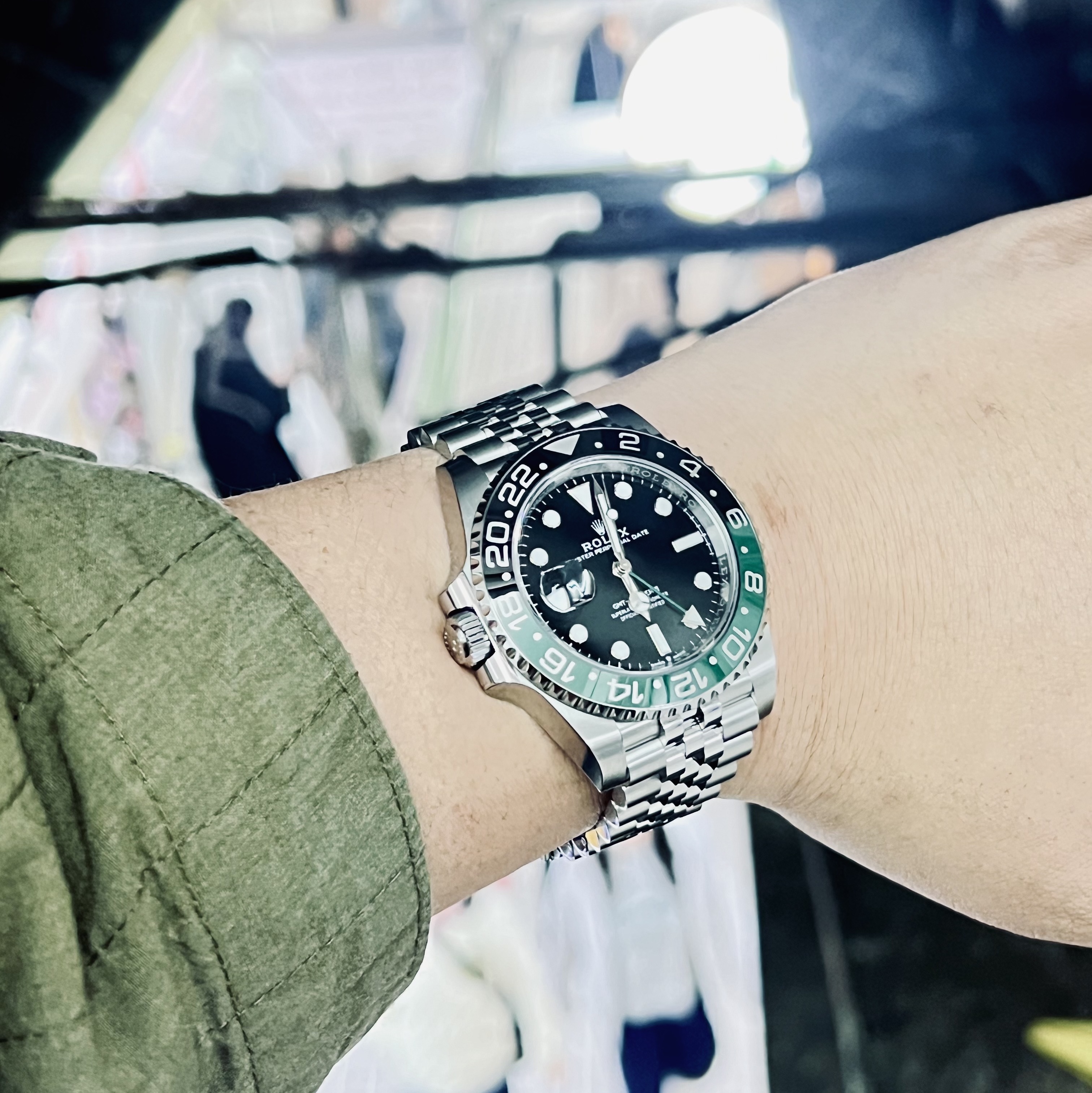 Rolex GMT-Master II 40mm 126720VTNR Black Jubilee 착용 스타일