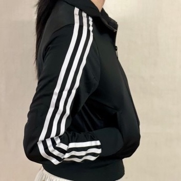 (W) Adidas Adicolor Classic Firebird Track Top Black - KR Sizing 착용 스타일 - 2