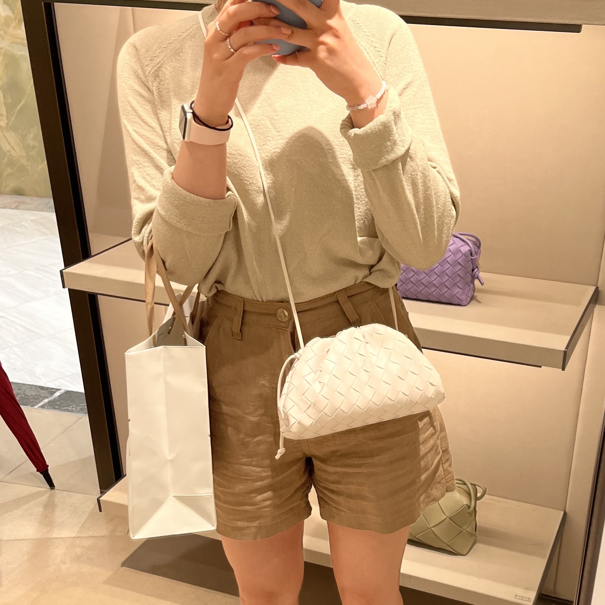 Bottega Veneta Mini Pouch Plaster 착용 스타일 - 1