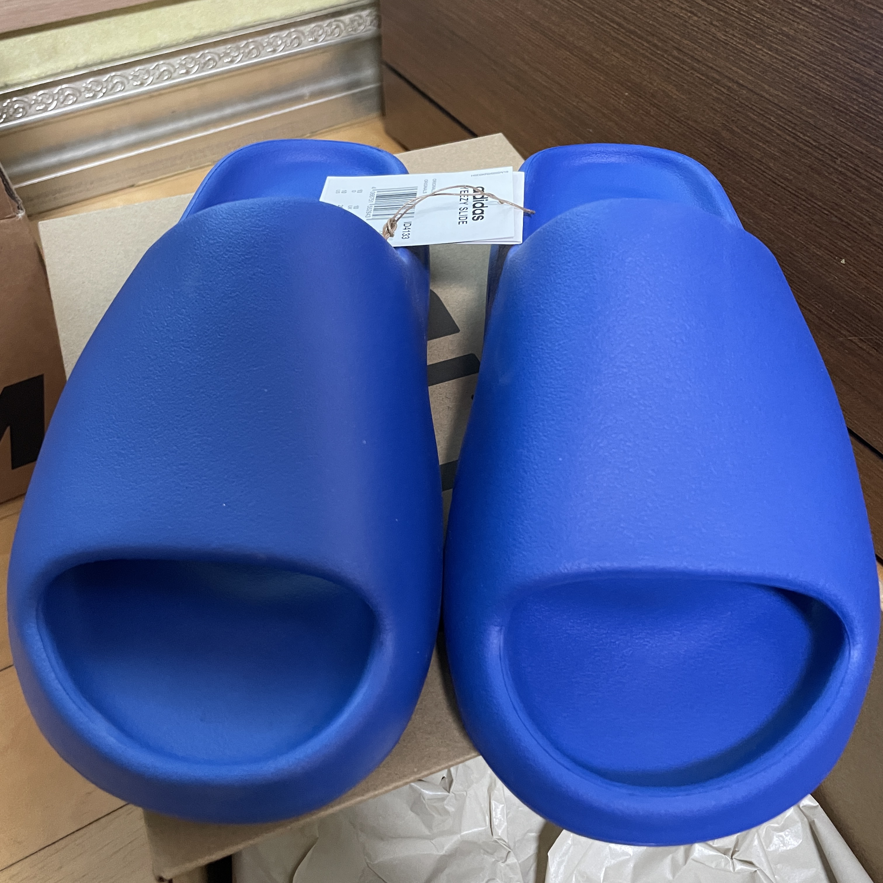 Adidas Yeezy Slide Azure 착용 스타일