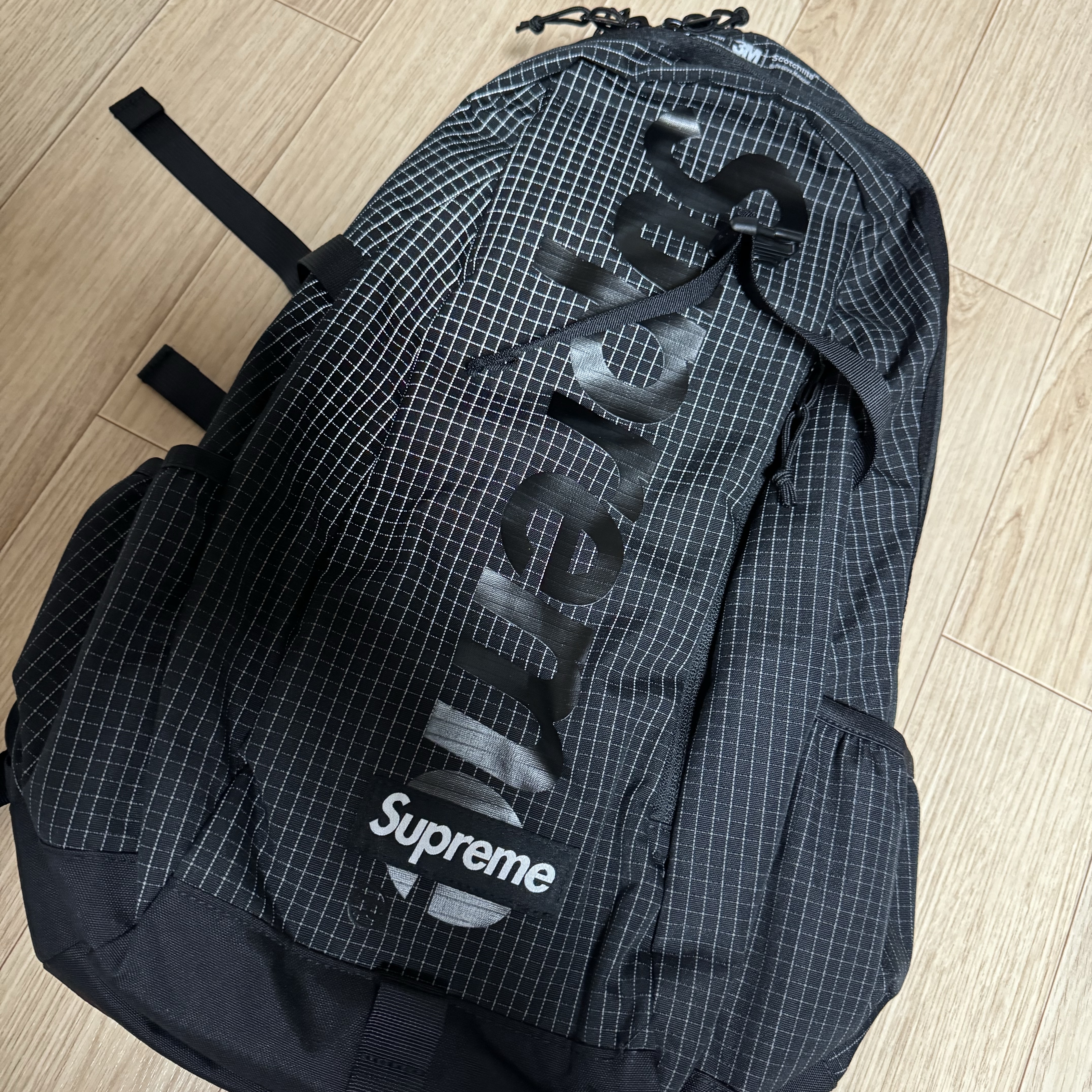 Supreme Backpack Black - 24SS 착용 스타일