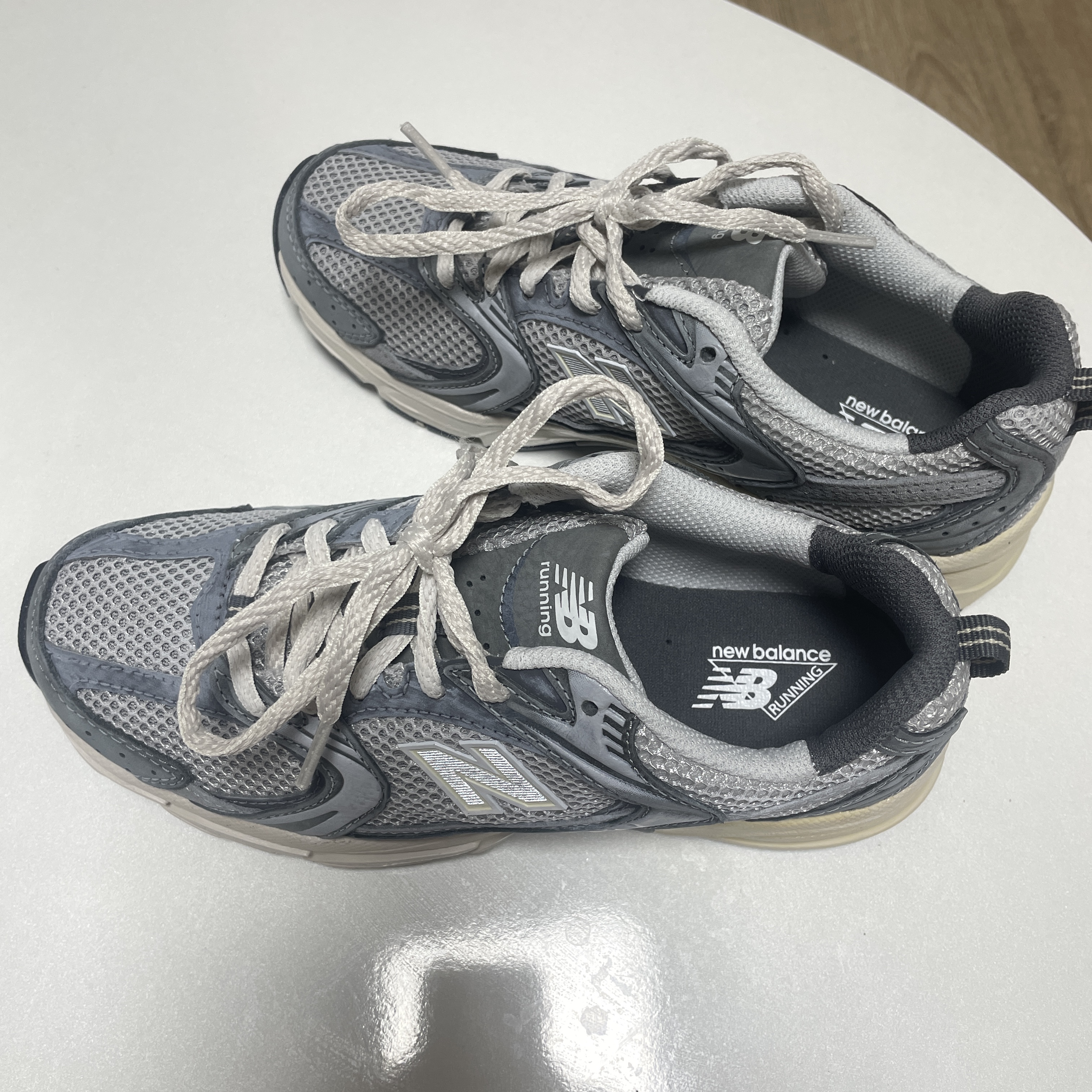 New Balance 530 Premium Vintage Grey Matter 착용 스타일