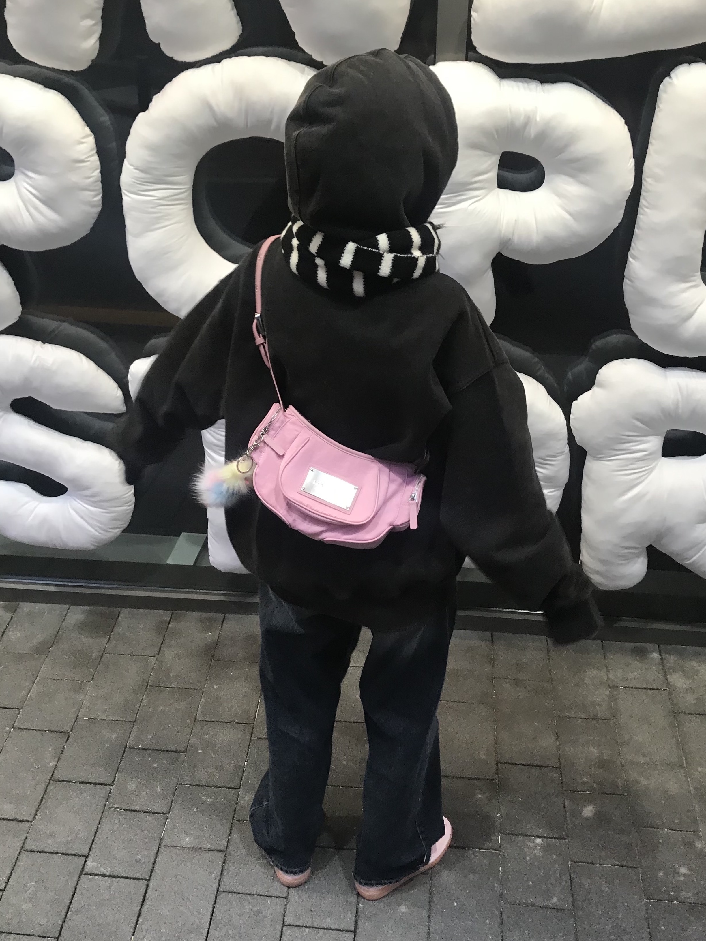Matin Kim Madeleine Round Bag Pink, (W) Adidas Spezial Handball Clear Pink 착용 스타일 - 4