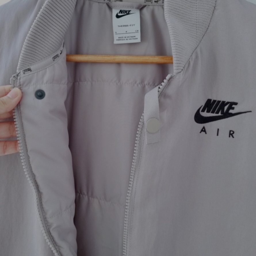 (W) Nike Therma-Fit Synthetic Fill Bomber Jacket Dark Grey - Asia 착용 스타일 - 1
