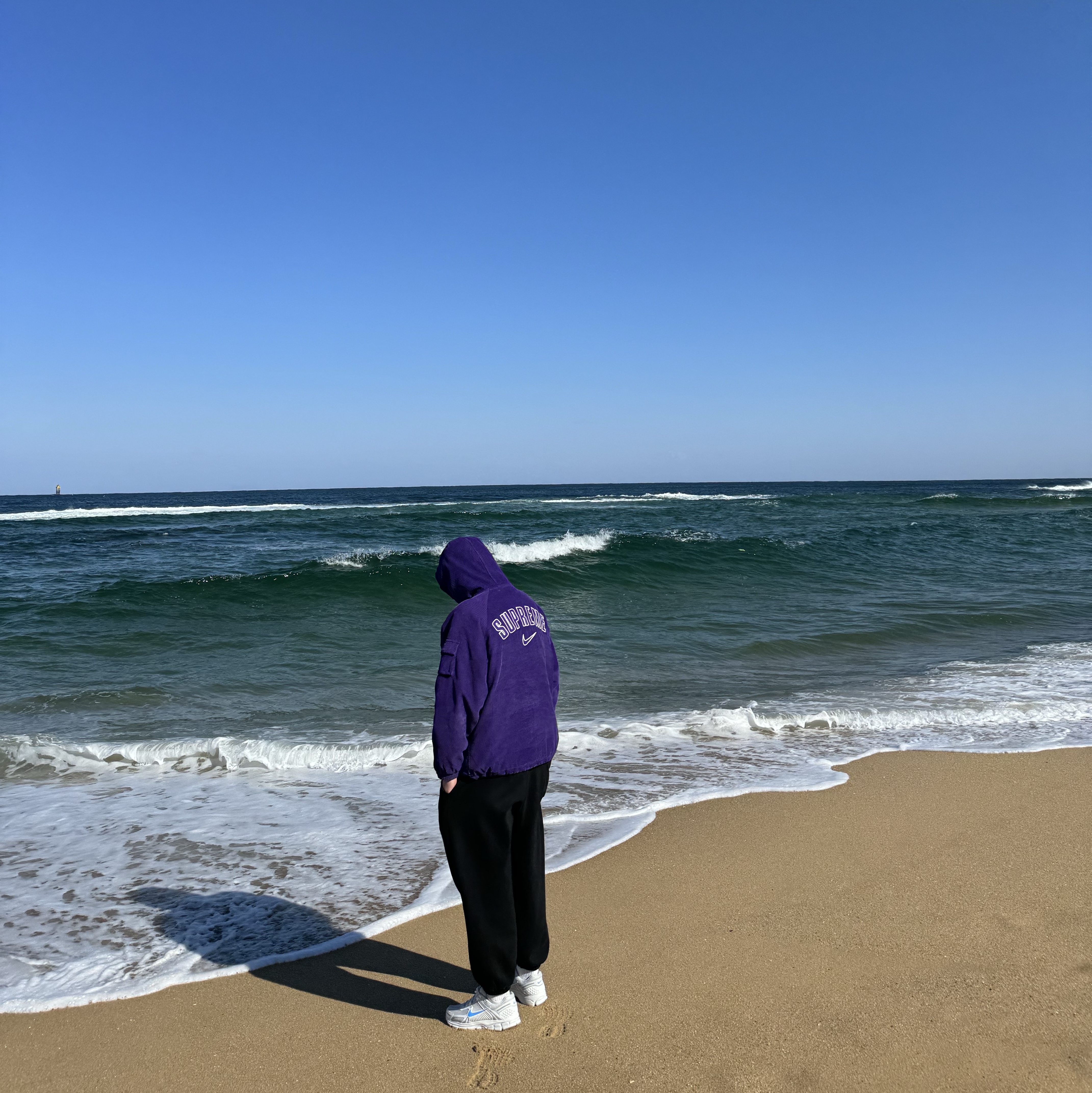 Supreme x Nike Arc Corduroy Hooded Jacket Purple - 22SS, Nike Zoom Vomero 5 Photon Dust and University Blue 착용 스타일
