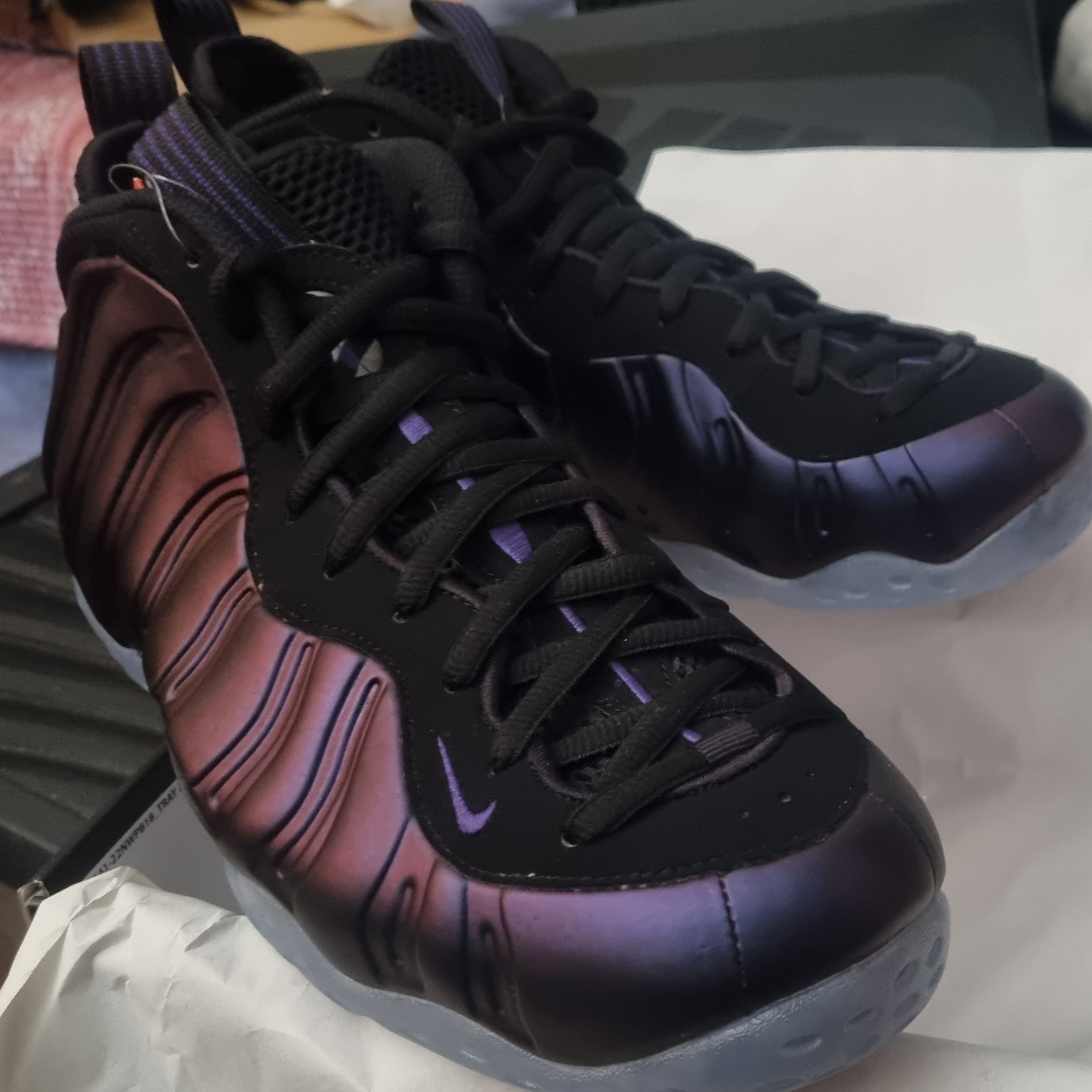 Nike Air Foamposite One Black Varsity Purple 착용 스타일 - 1