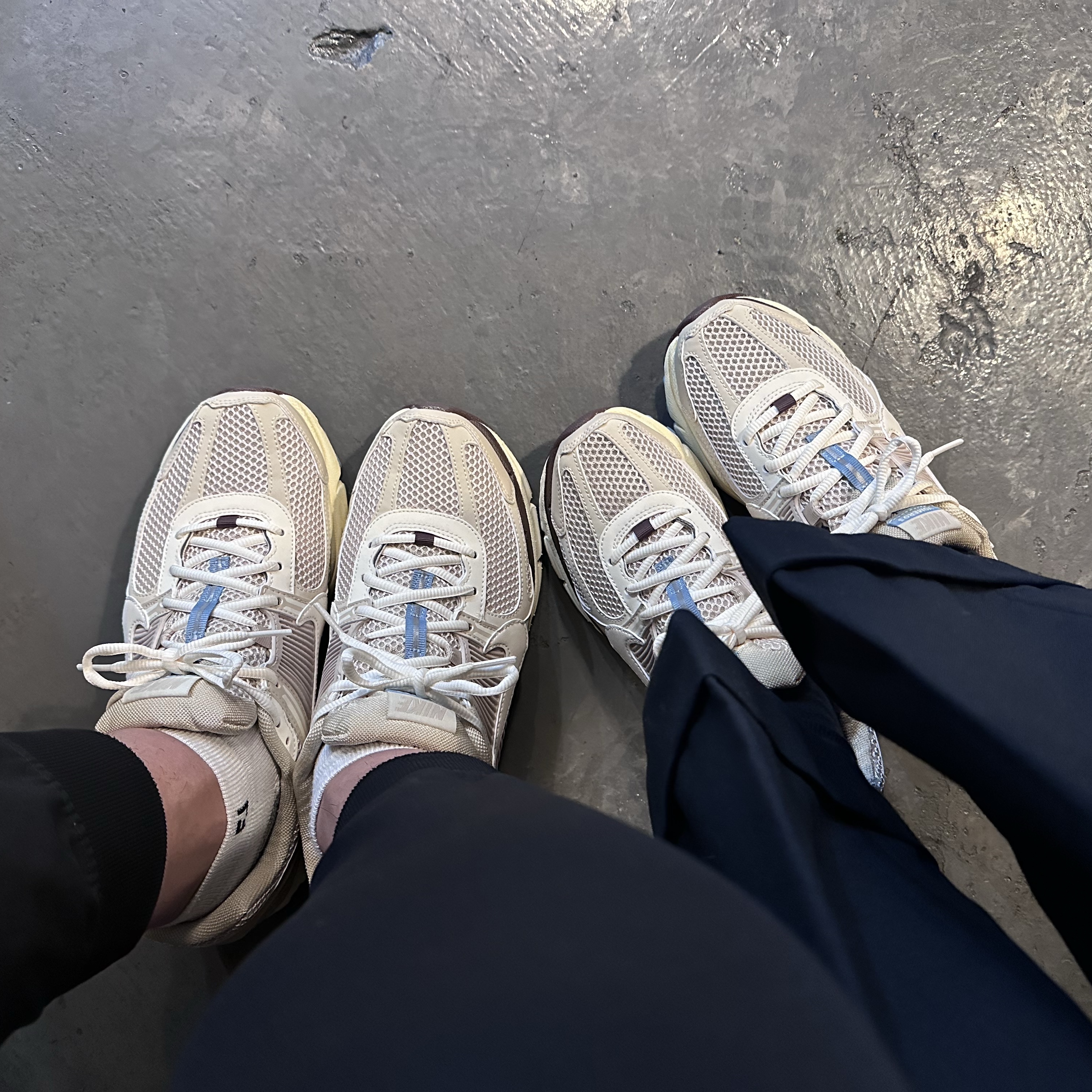 (W) Nike Zoom Vomero 5 Oatmeal 착용 스타일