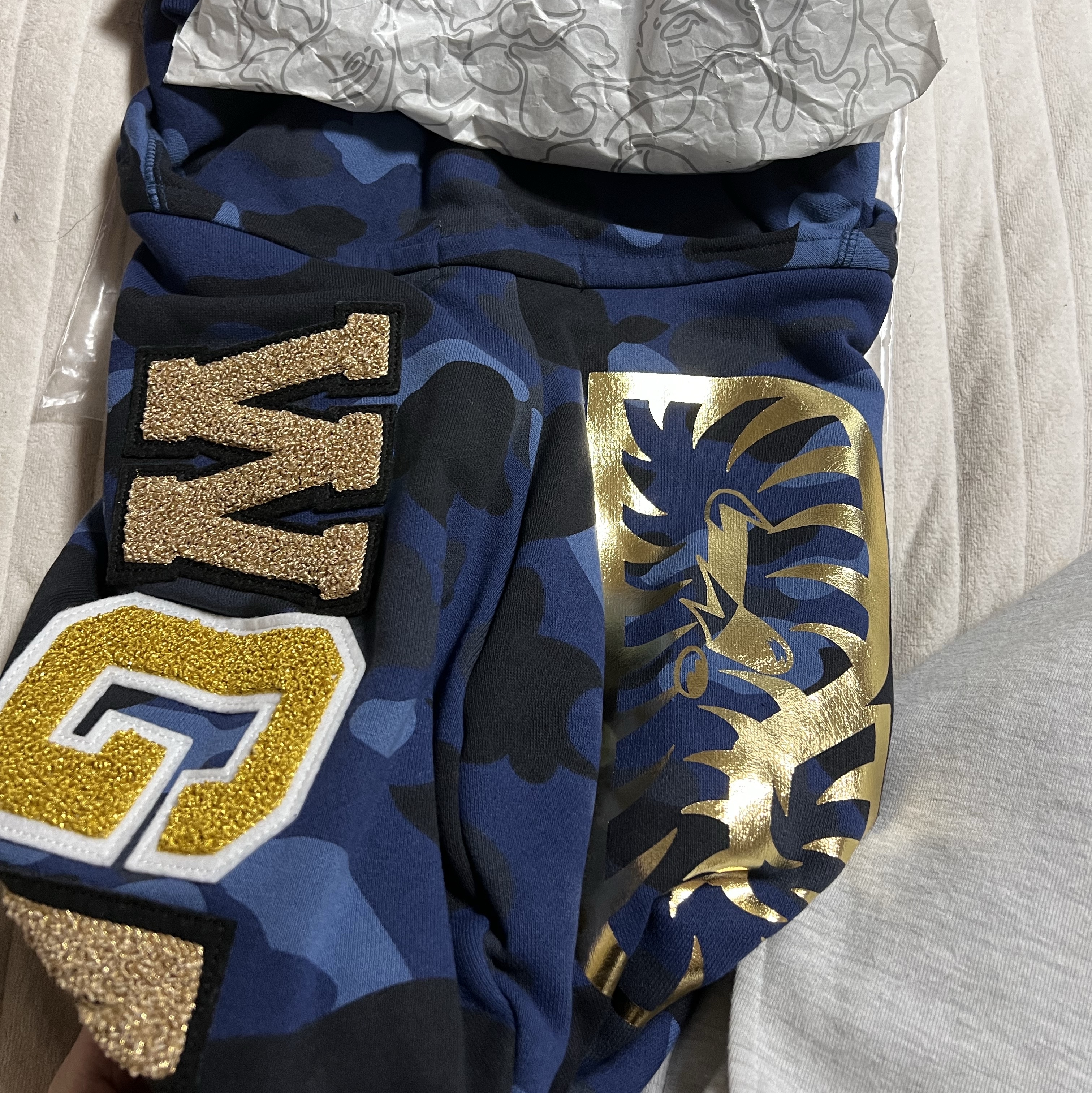 BAPE Color Camo Double Shark Full Zip Hoodie Navy Blue 착용 스타일 - 2
