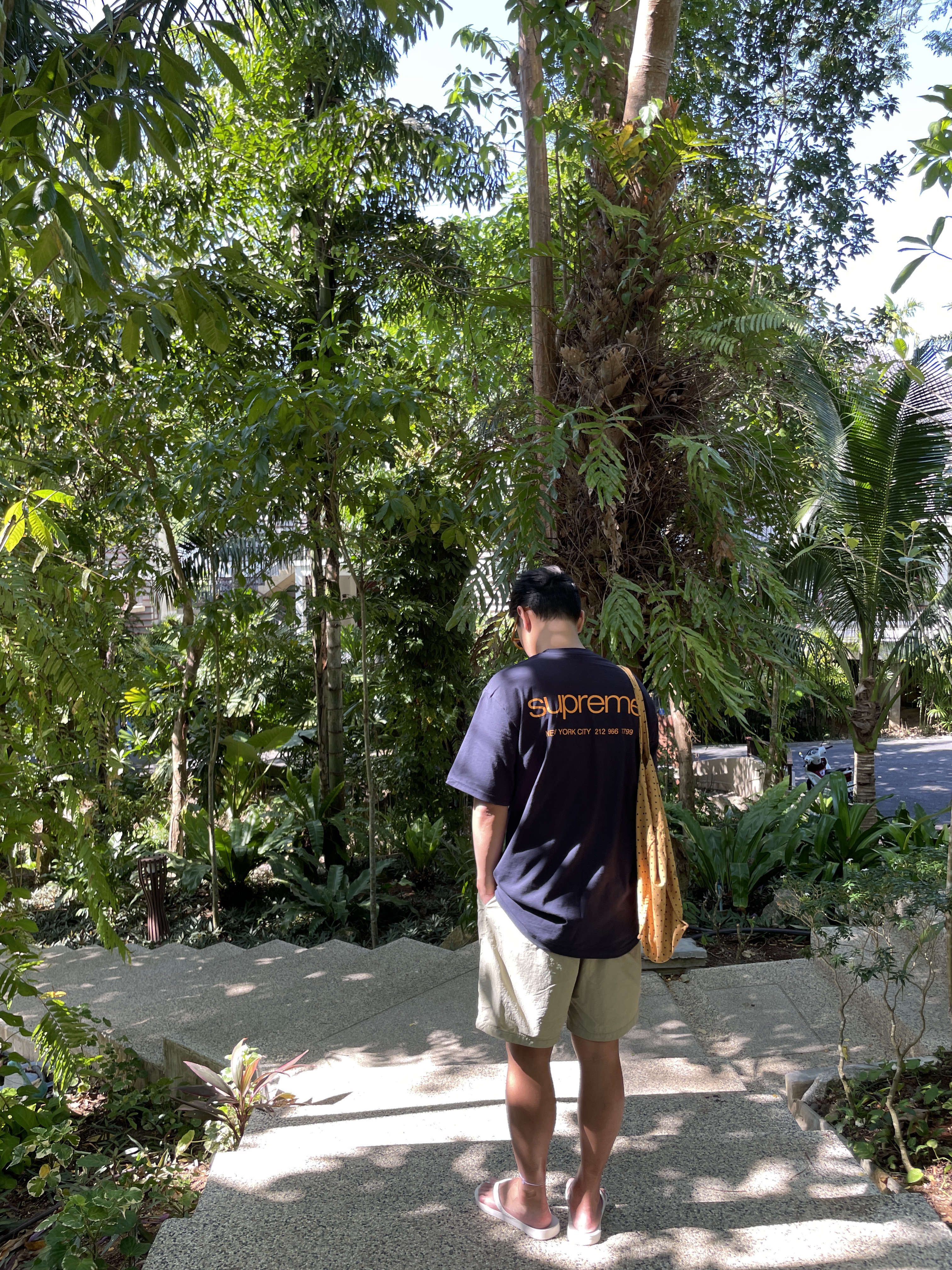 Supreme NYC T-Shirt Navy - 23FW 착용 스타일