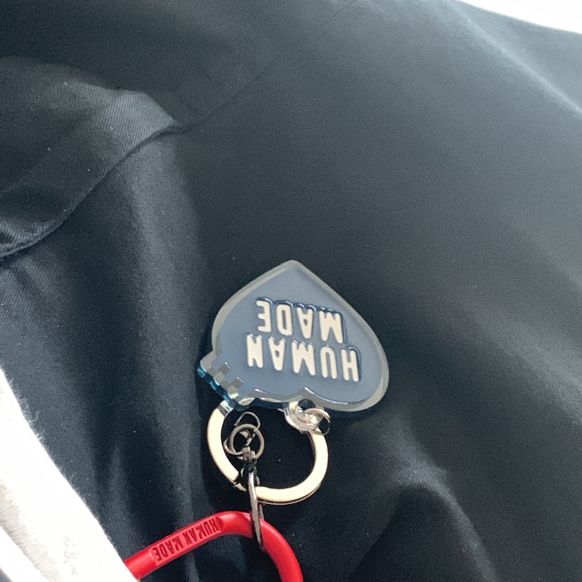 Human Made Heart Keyring Navy 착용 스타일 - 2