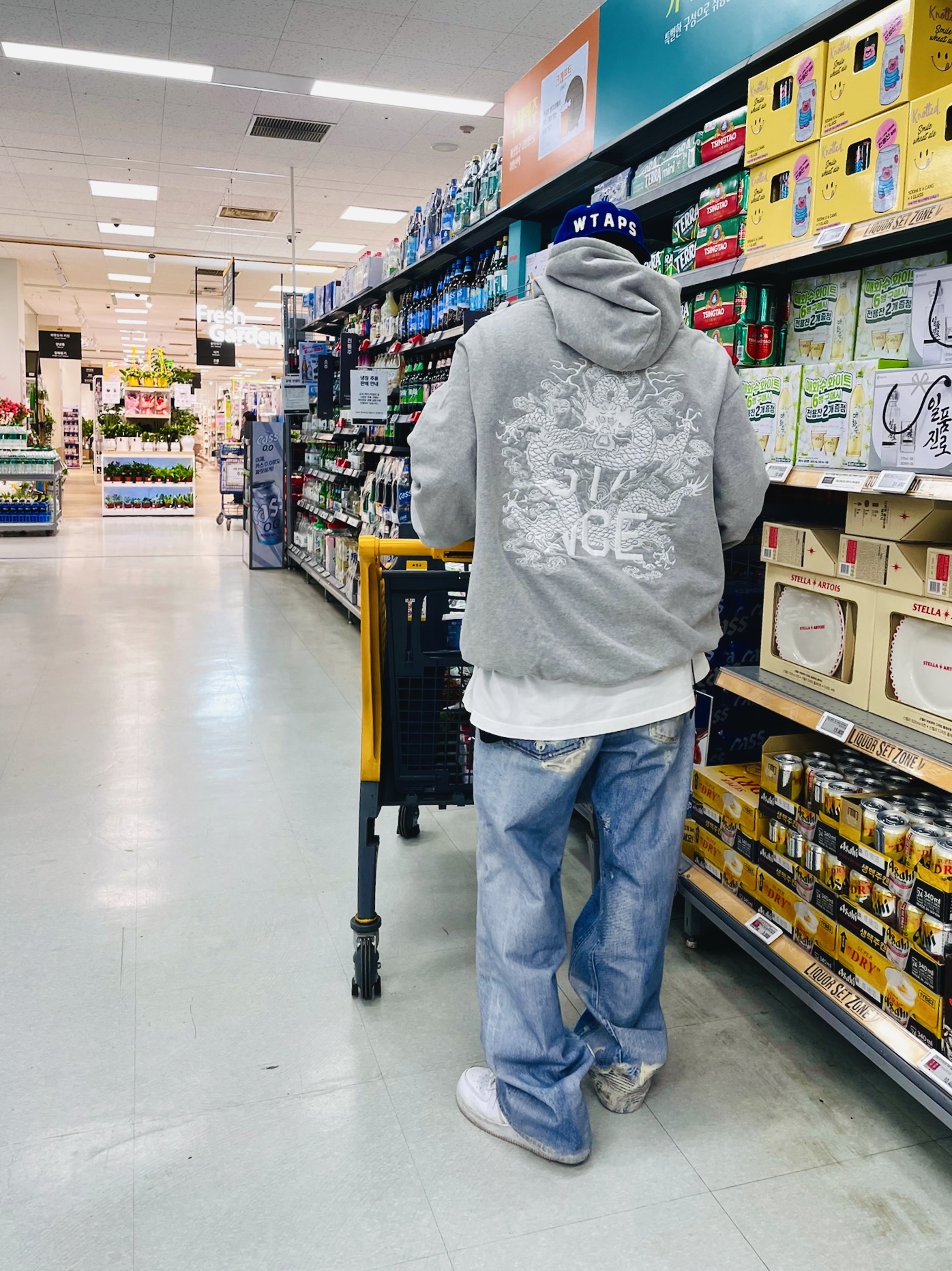 Our Legacy Third Cut Digital Denim Print, Nike x Supreme Air Force 1 Low White 착용 스타일