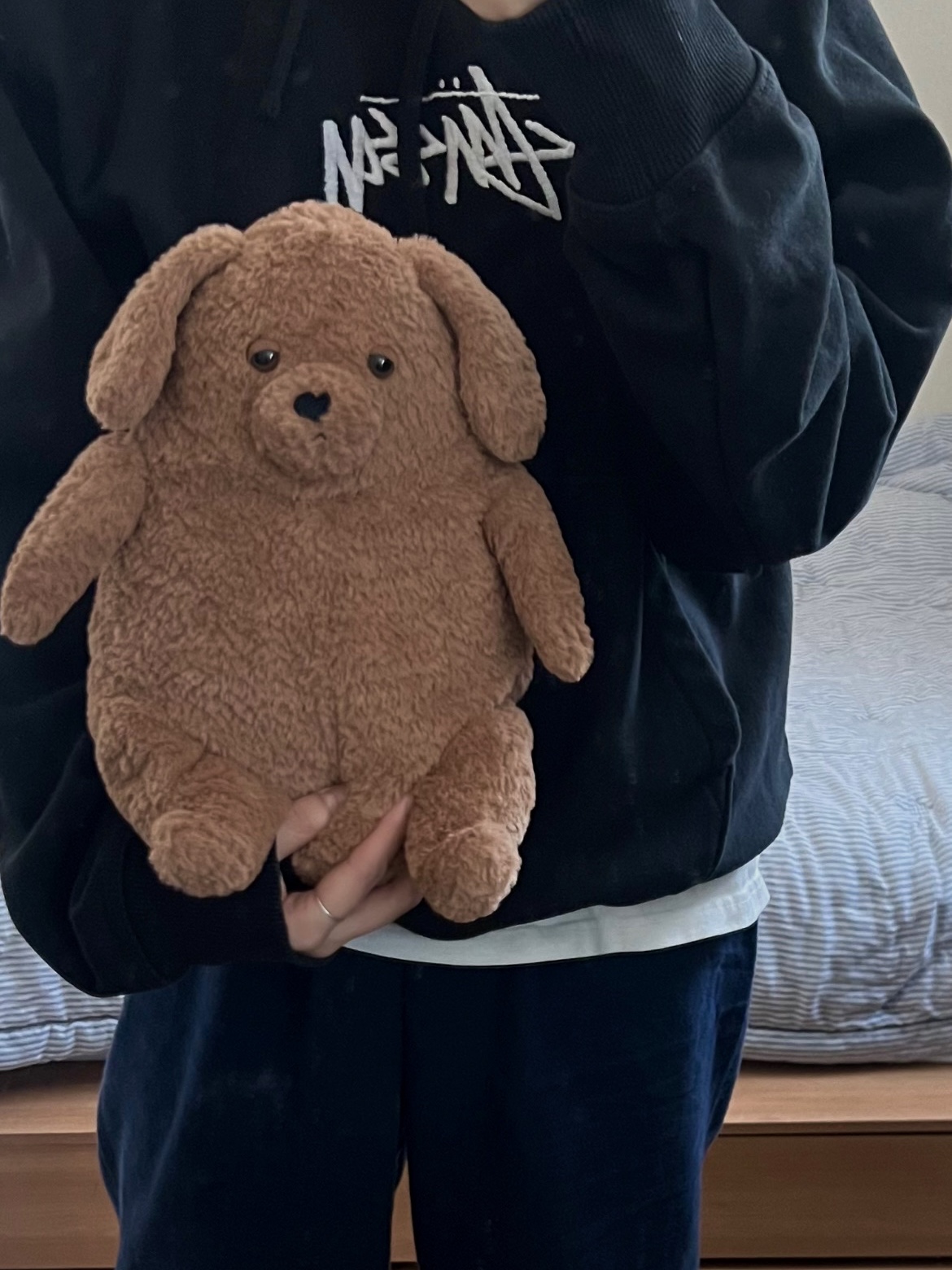 Jellycat Amore Dog Brown 착용 스타일 - 3