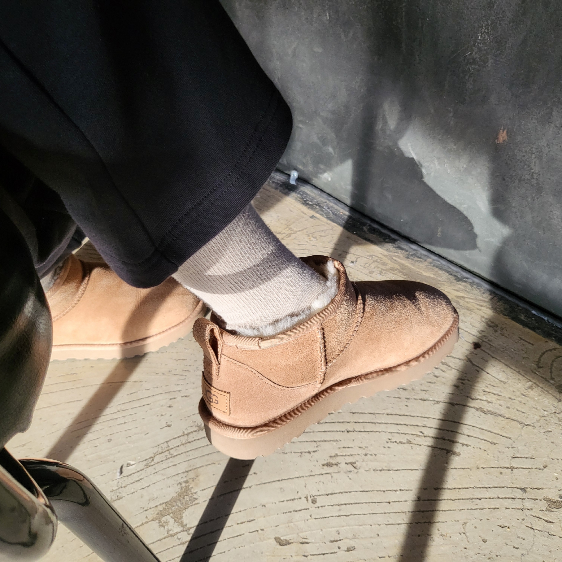 (W) UGG Classic Ultra Mini Boots Chestnut 착용 스타일